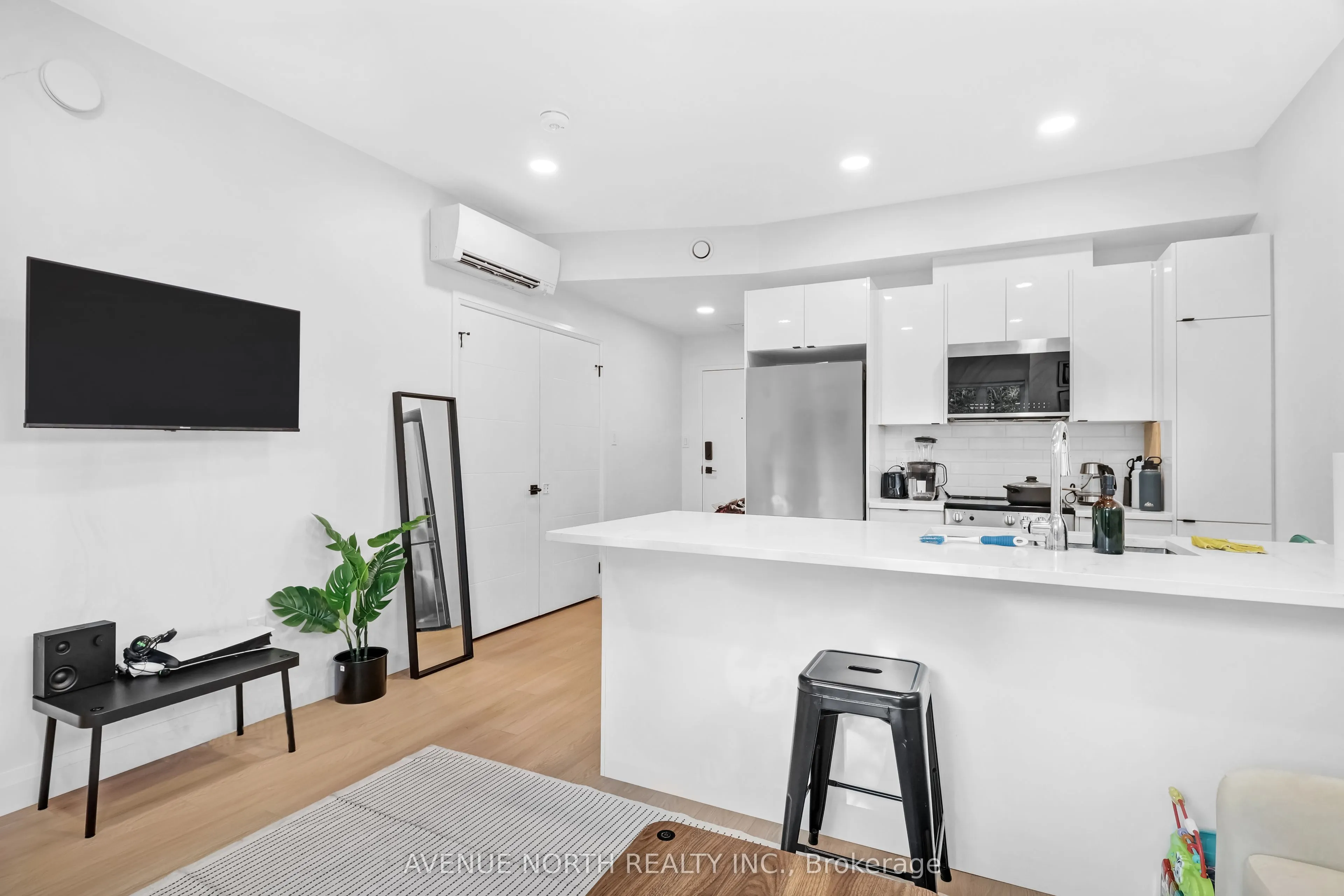 368 Tweedsmuir Avenue, #201