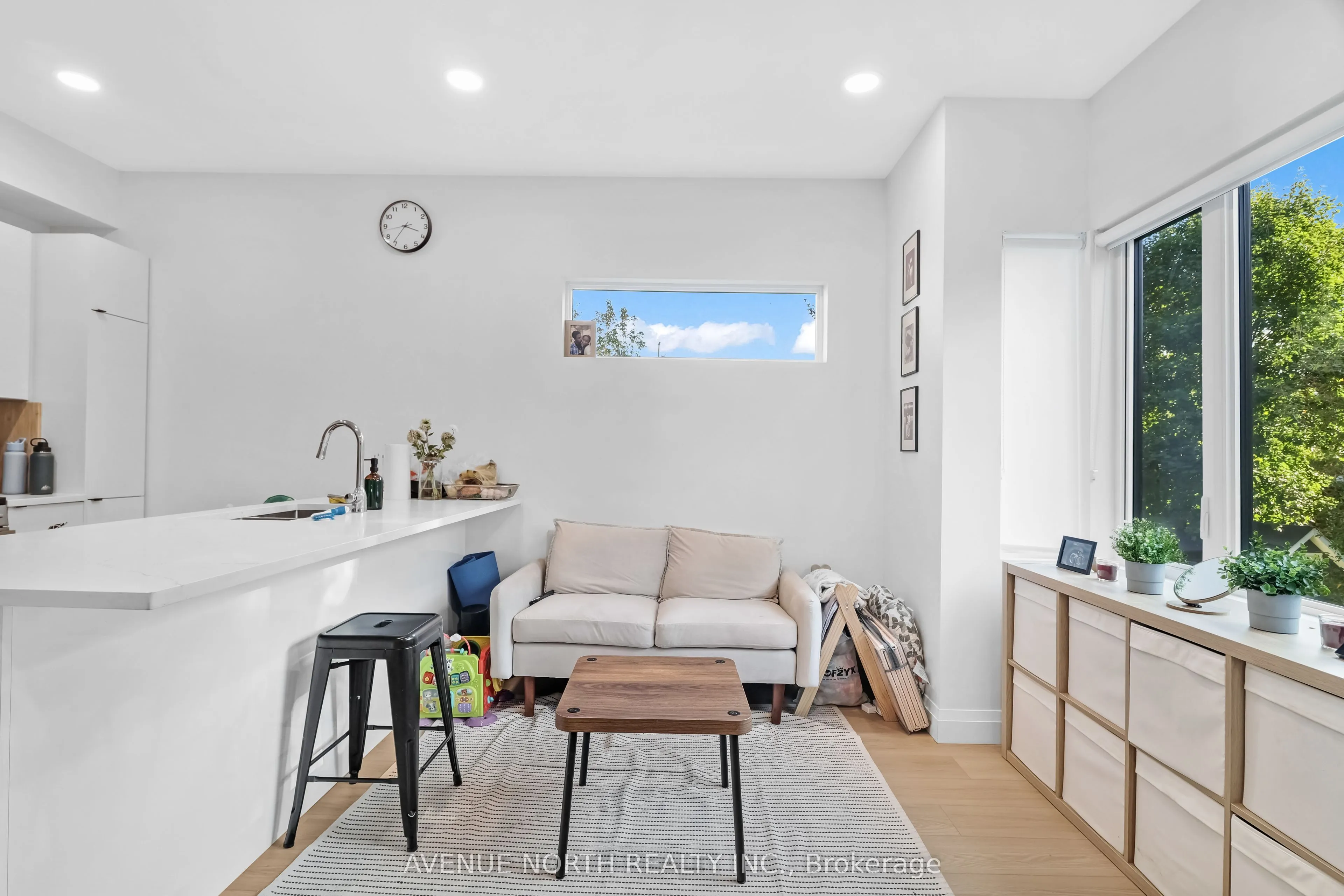 368 Tweedsmuir Avenue, #201