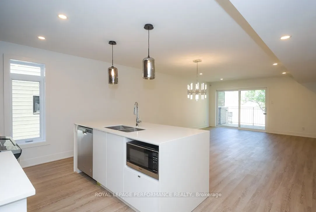 574 Byron Avenue, #4