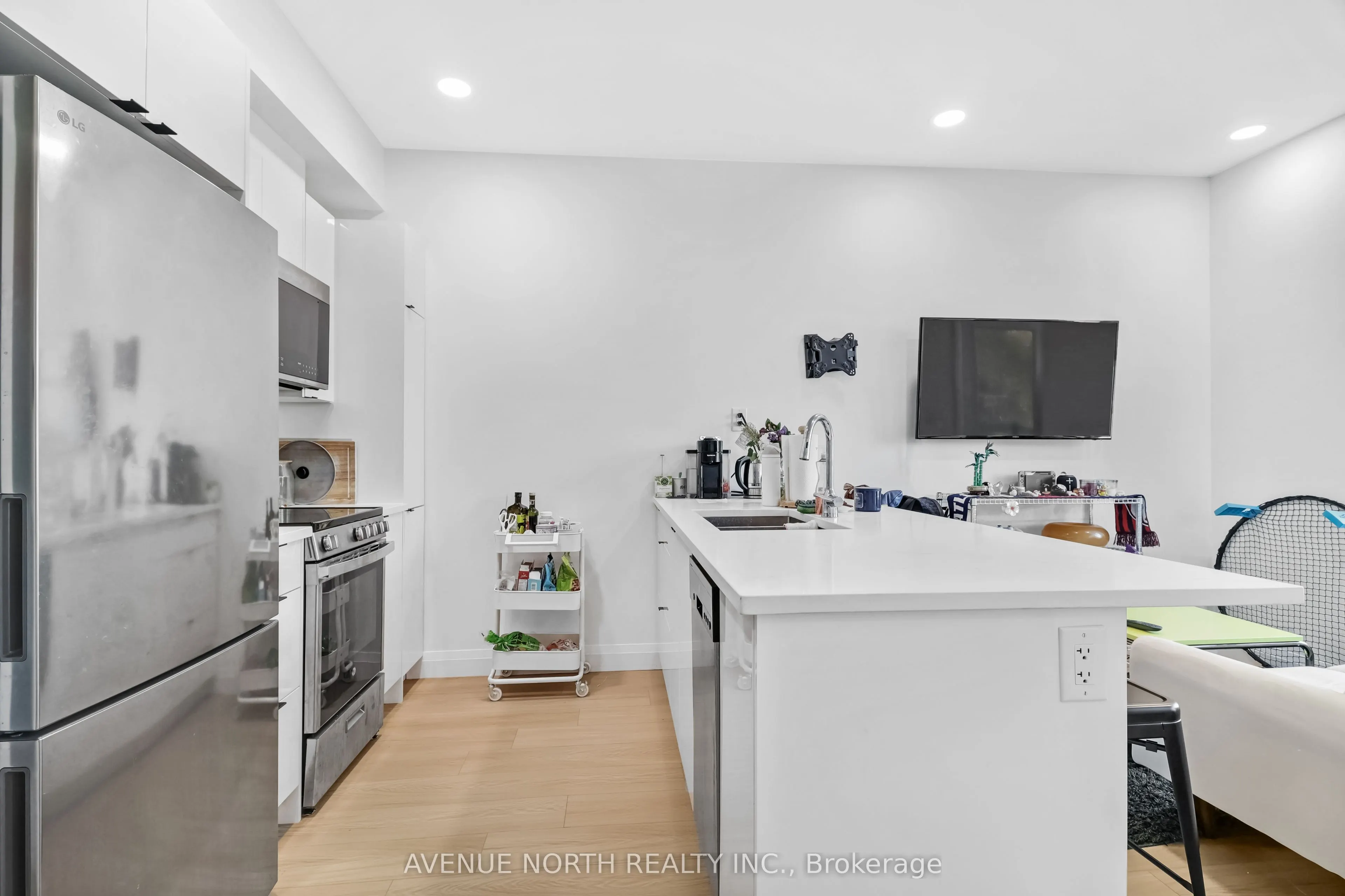 368 Tweedsmuir Avenue, #204