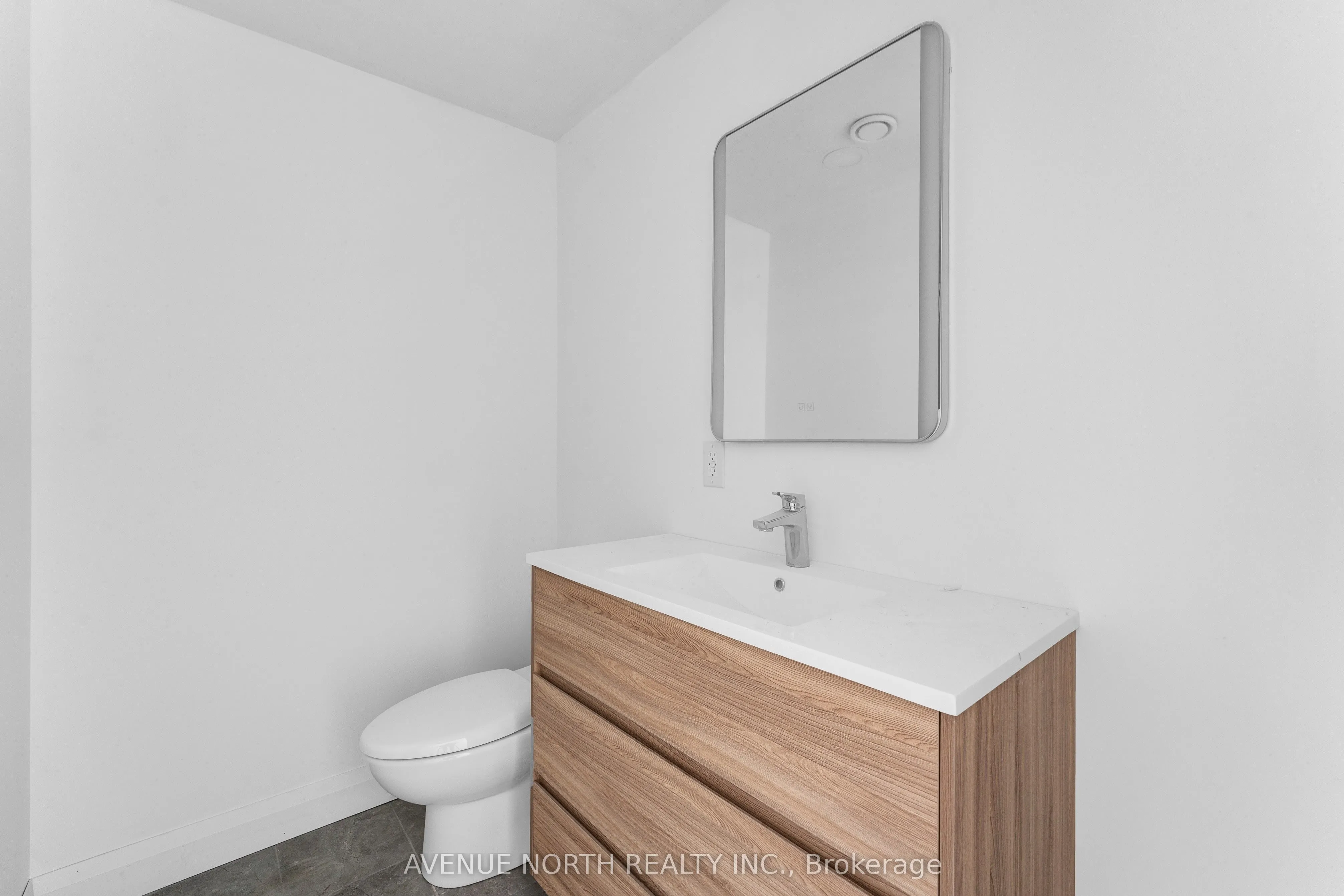 368 Tweedsmuir Avenue, #204