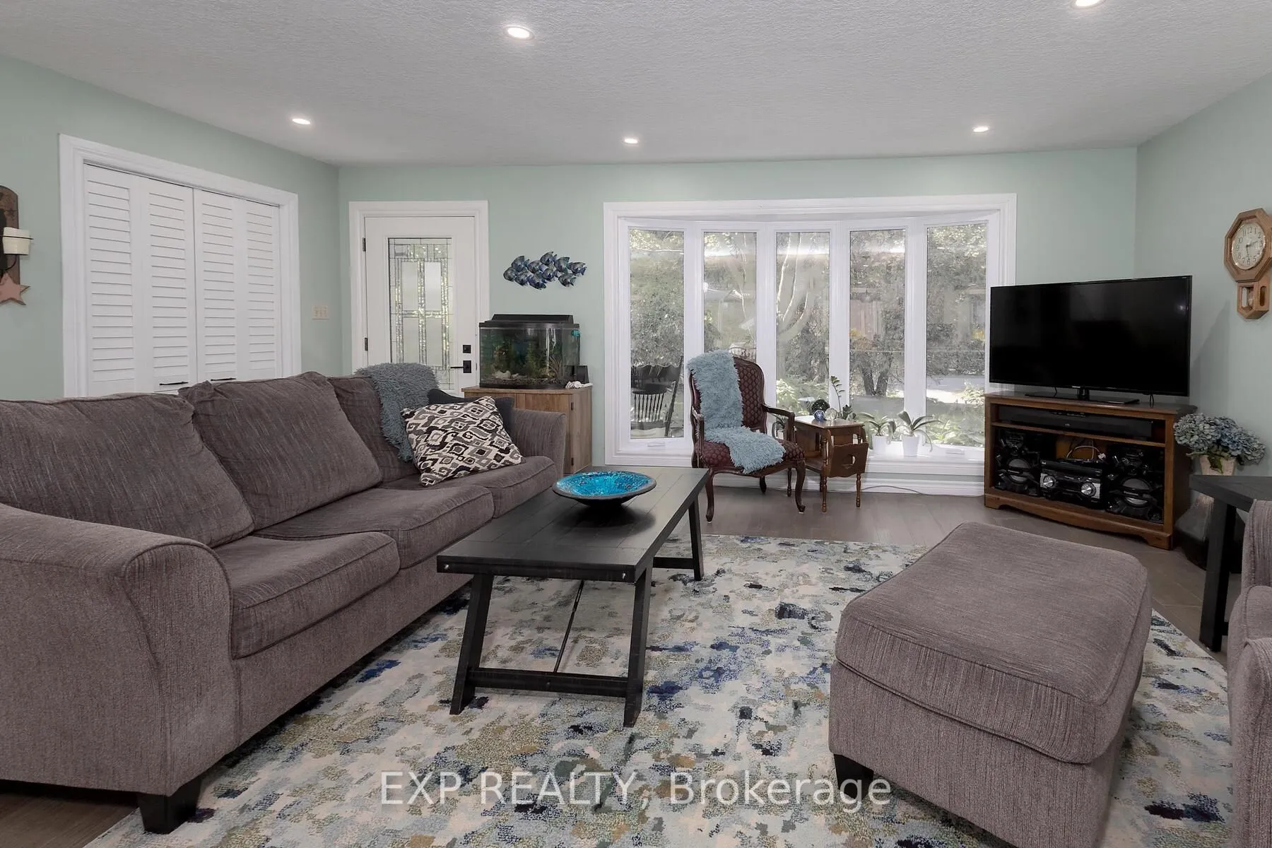 5558 Cobble Hill Road