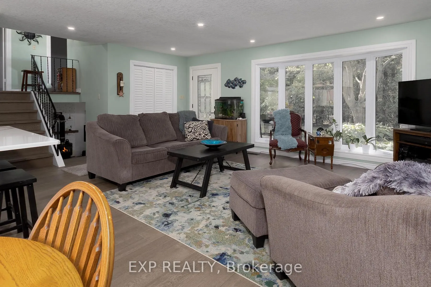 5558 Cobble Hill Road