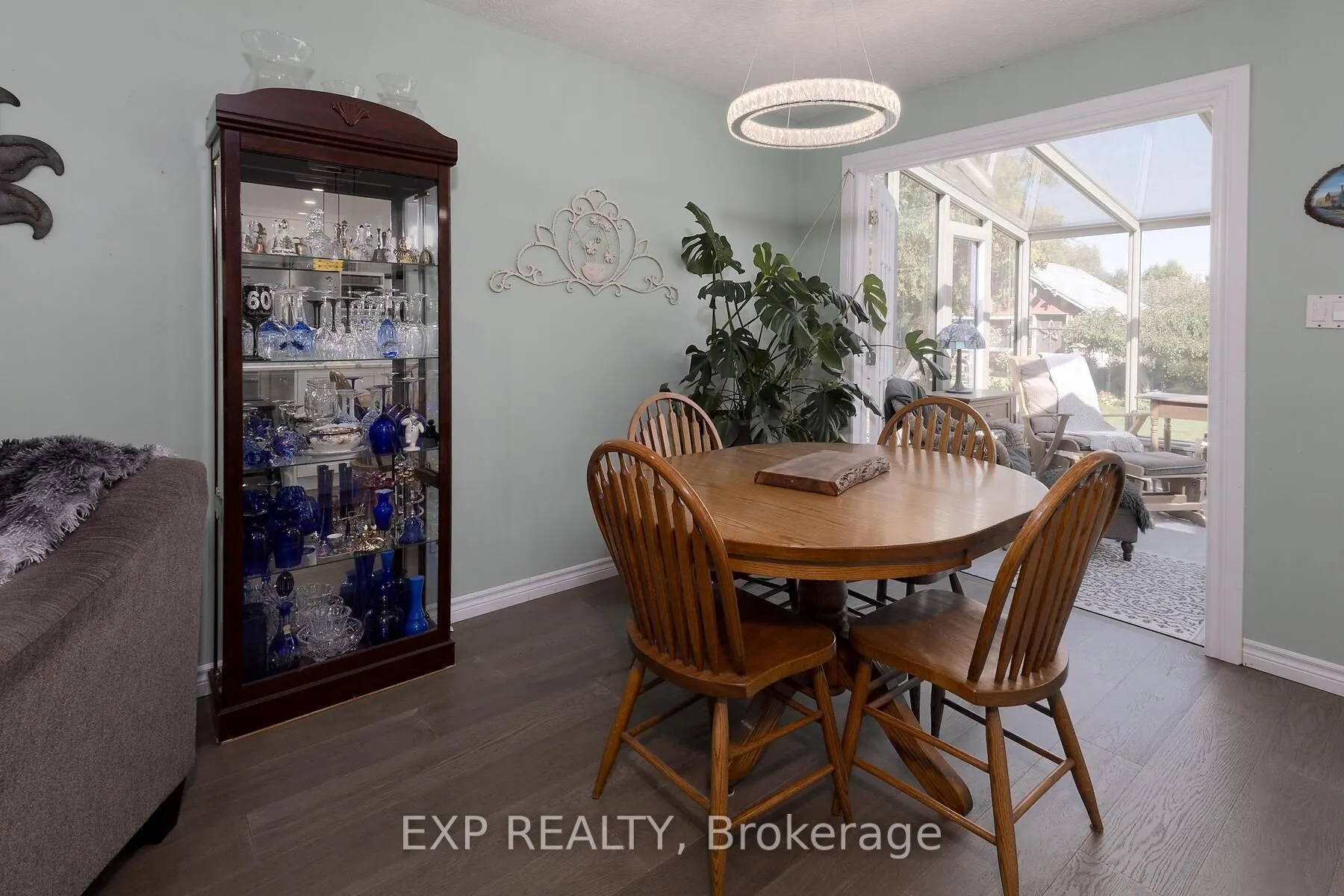 5558 Cobble Hill Road