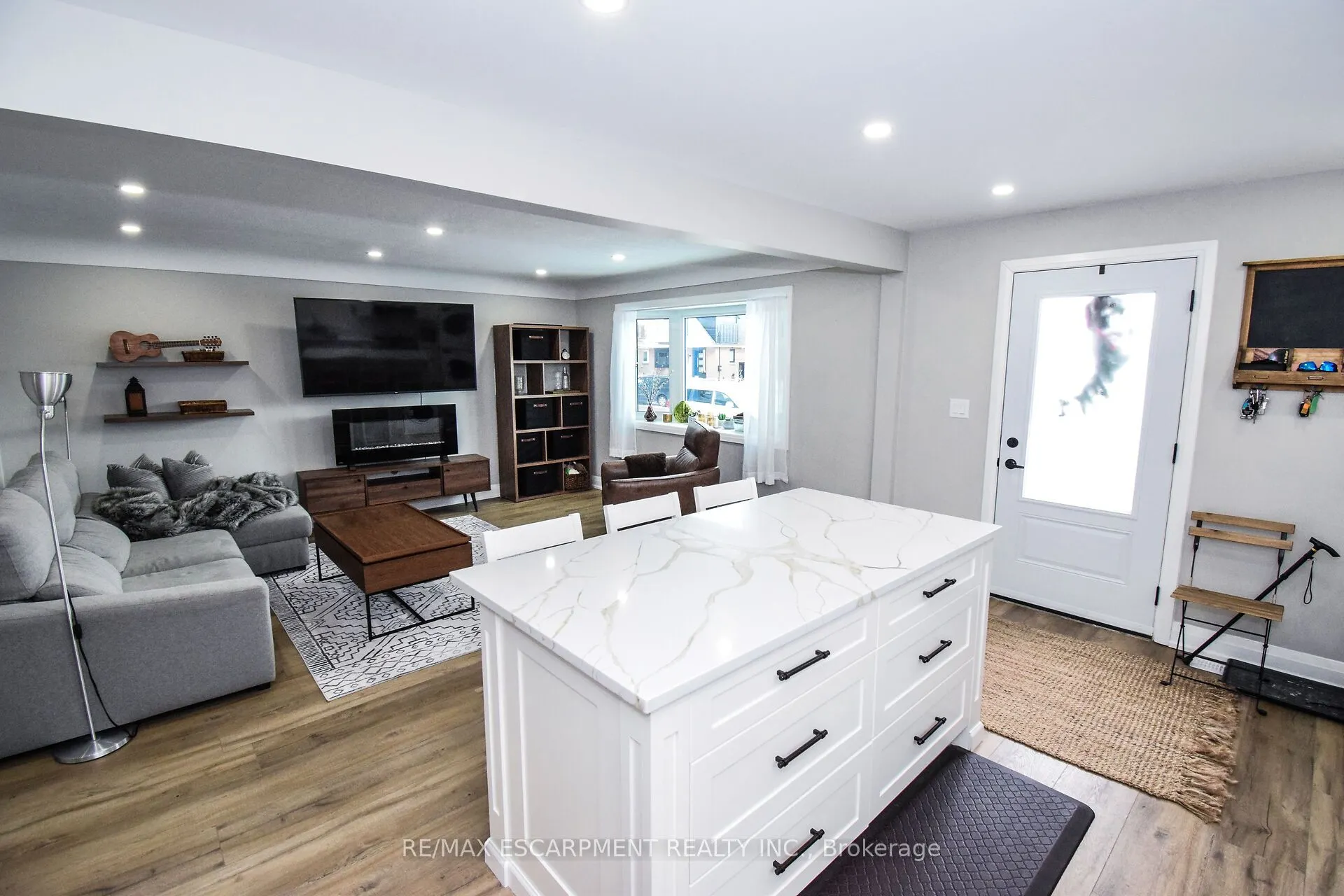 176 EAST 43RD Street