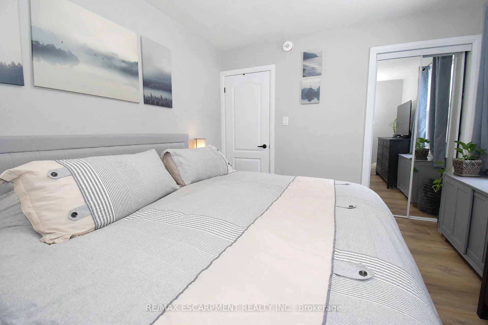176 EAST 43RD Street