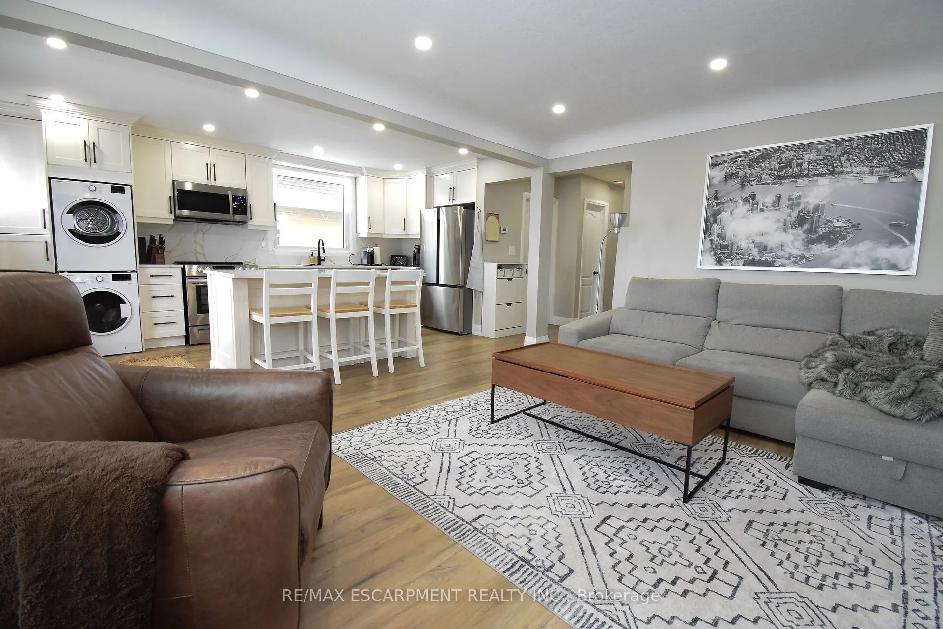 176 EAST 43RD Street