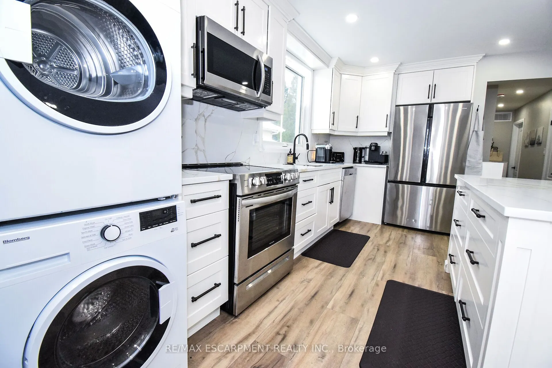 176 EAST 43RD Street