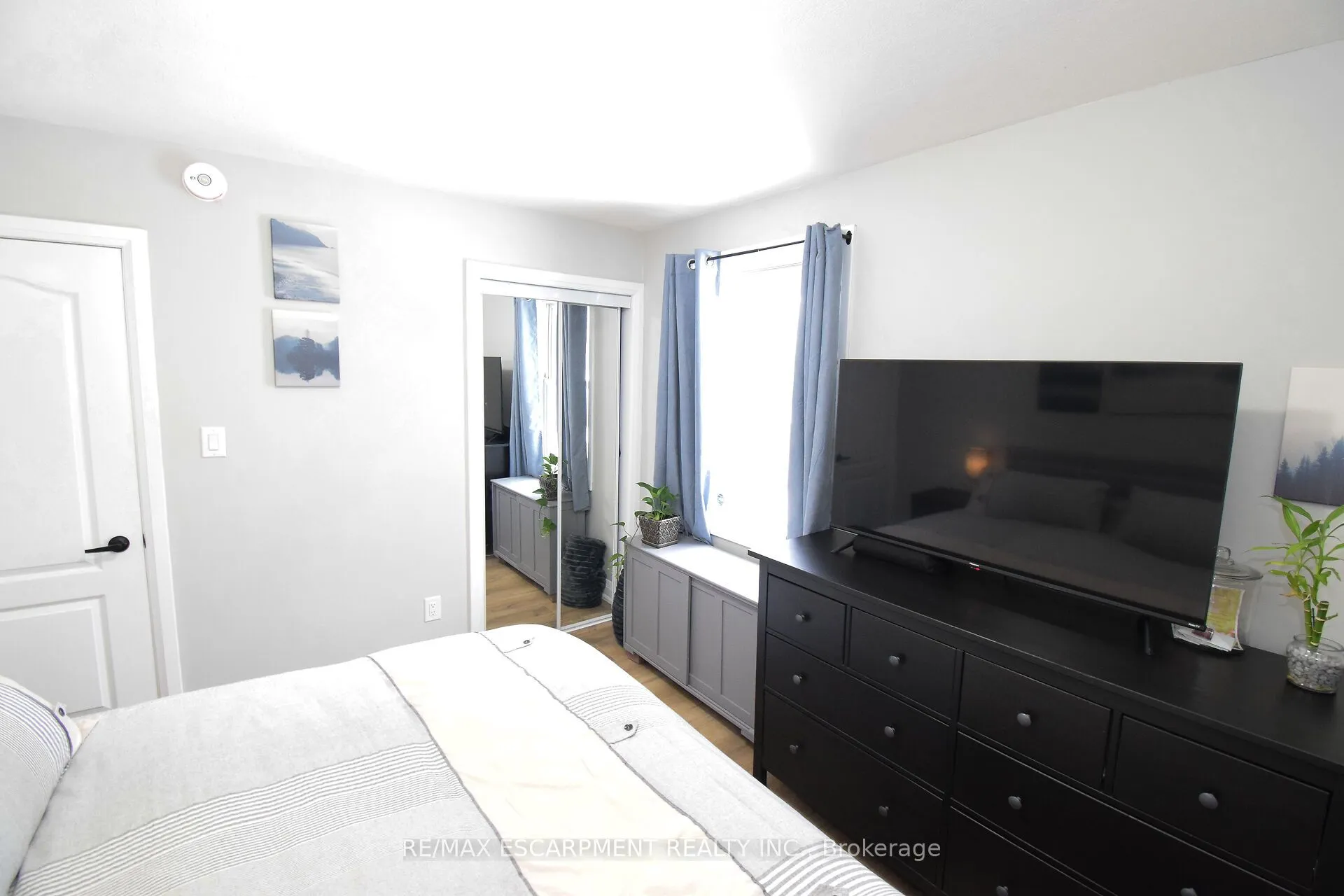 176 EAST 43RD Street