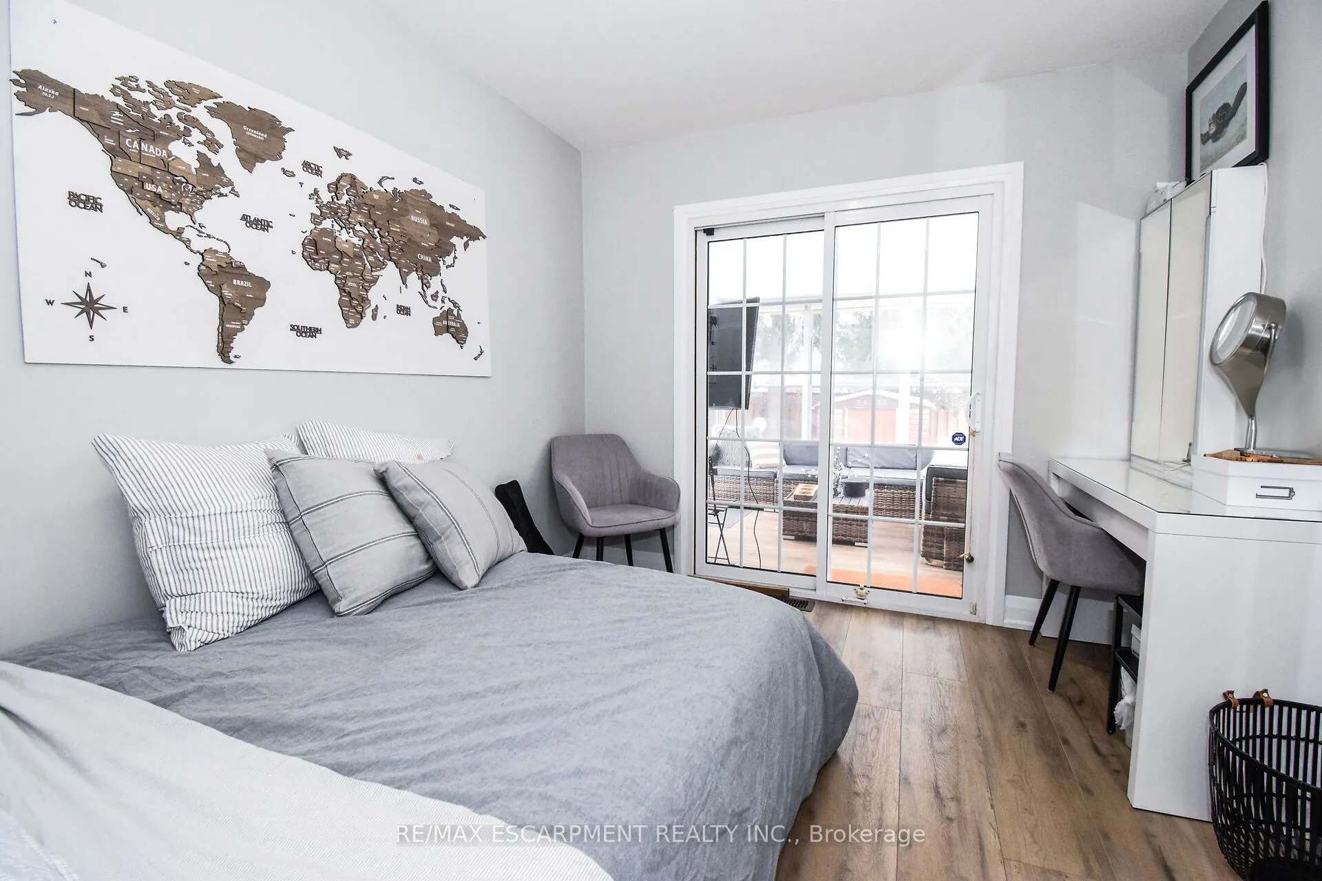 176 EAST 43RD Street
