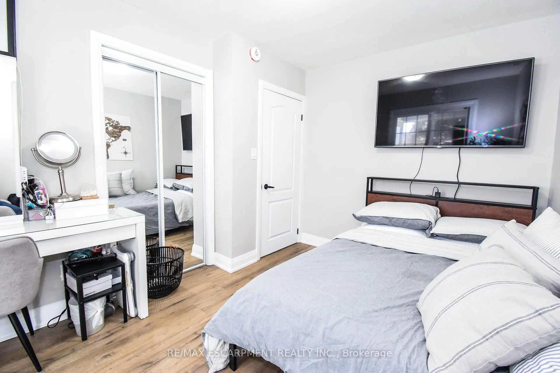 176 EAST 43RD Street