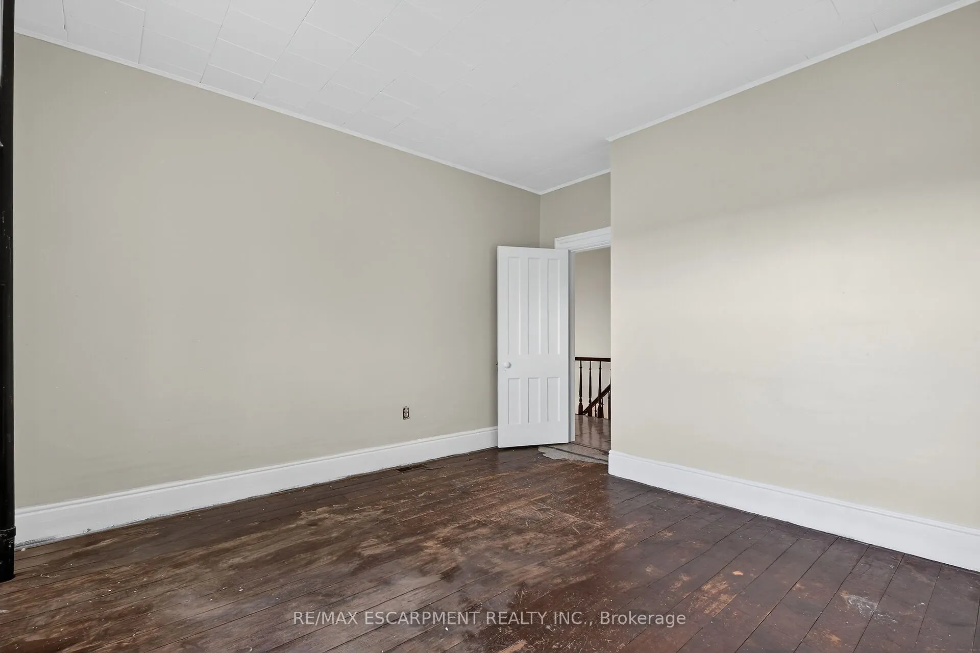 534 Haldimand Road 32