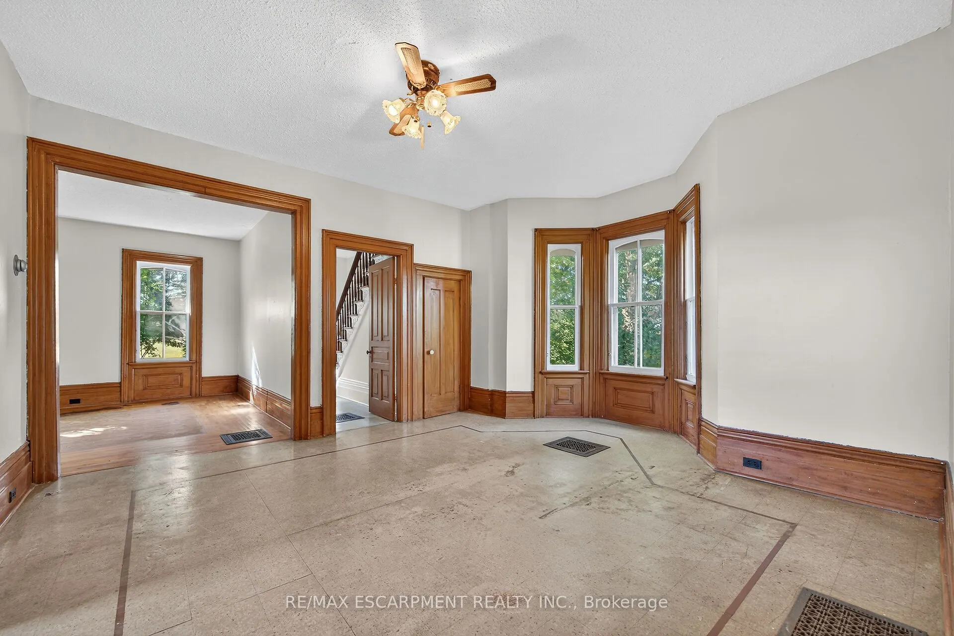 534 Haldimand Road 32