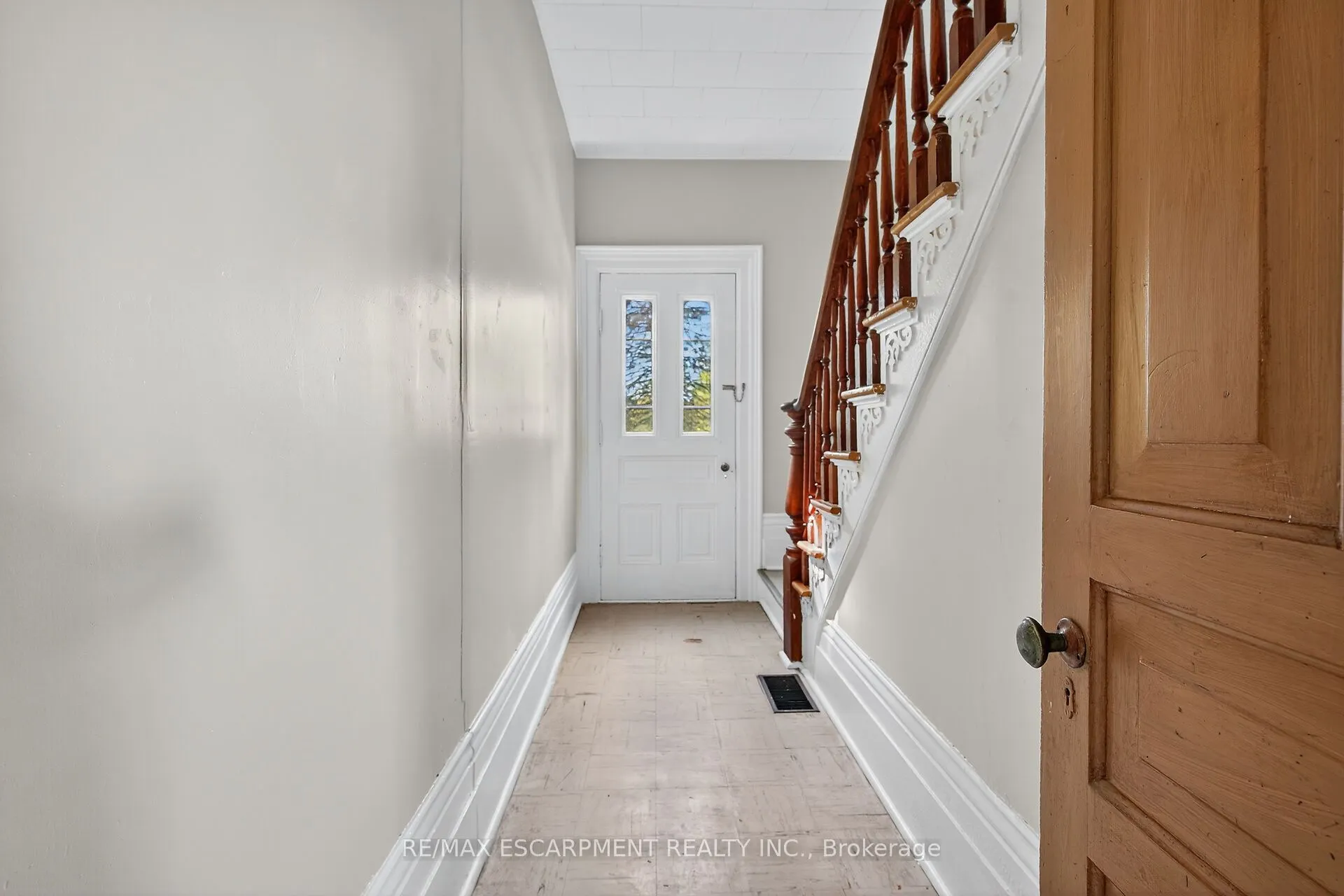 534 Haldimand Road 32