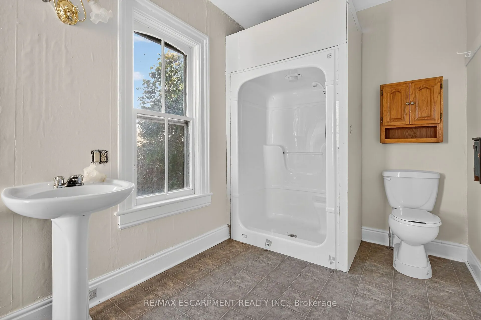 534 Haldimand Road 32