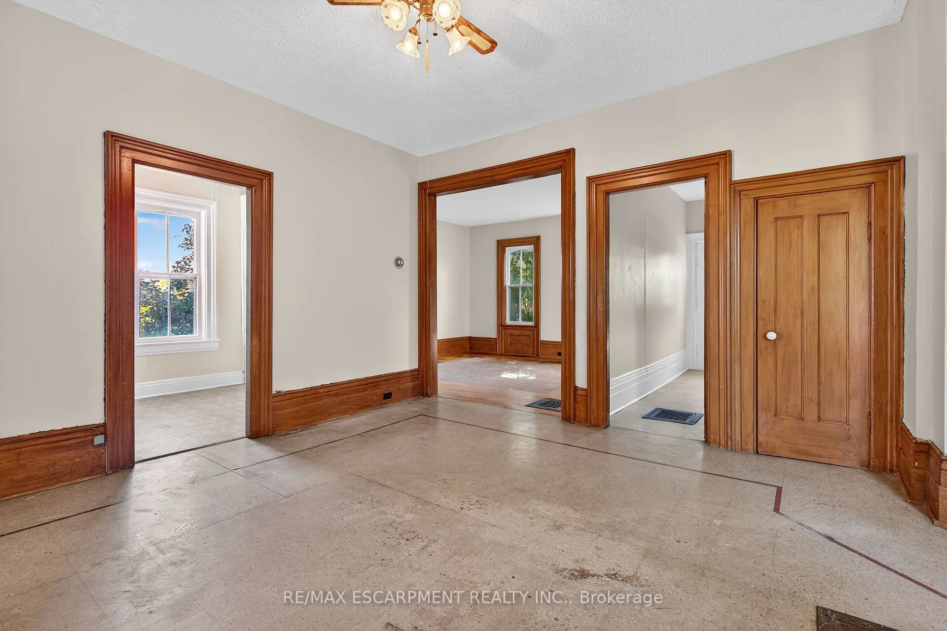 534 Haldimand Road 32