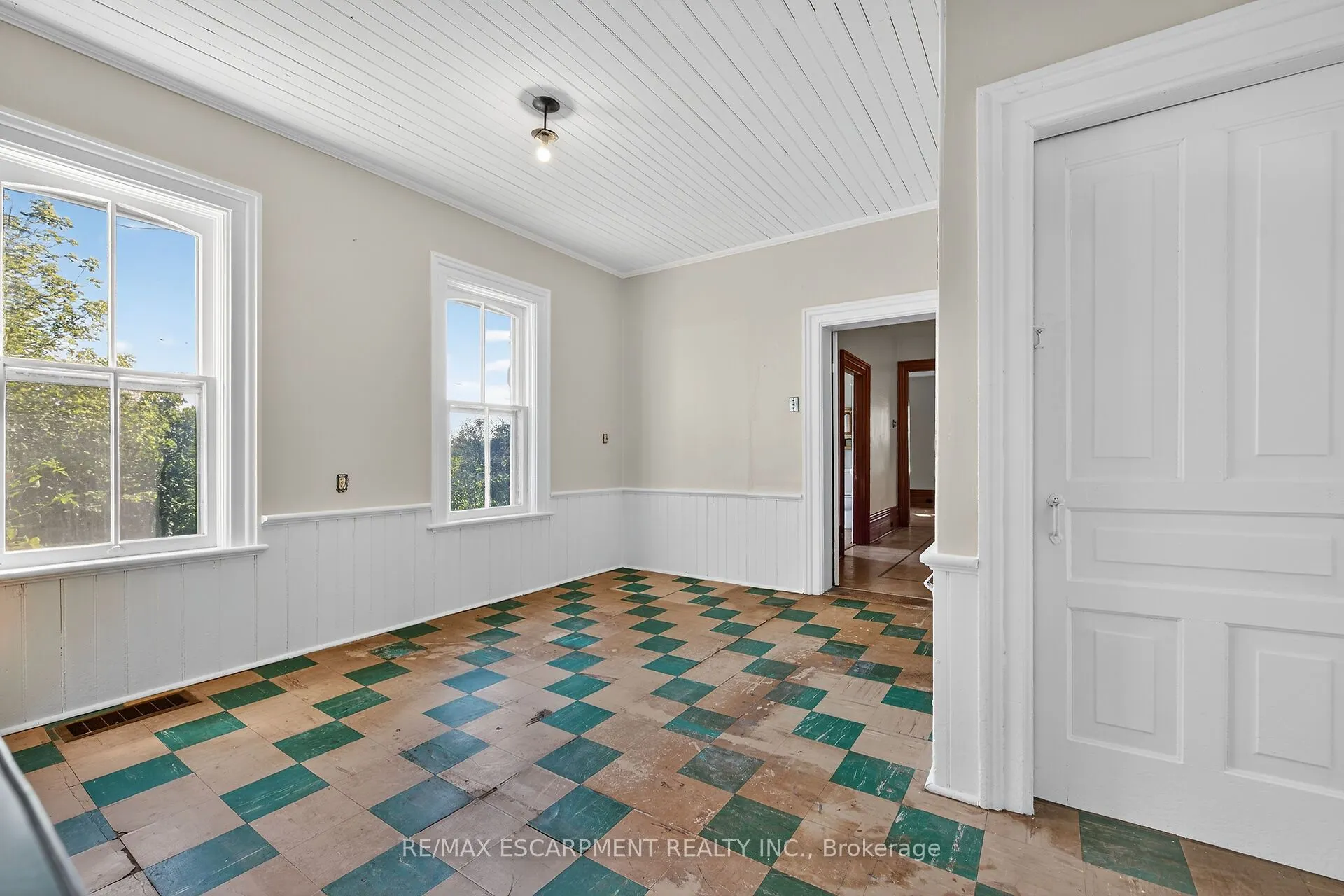 534 Haldimand Road 32