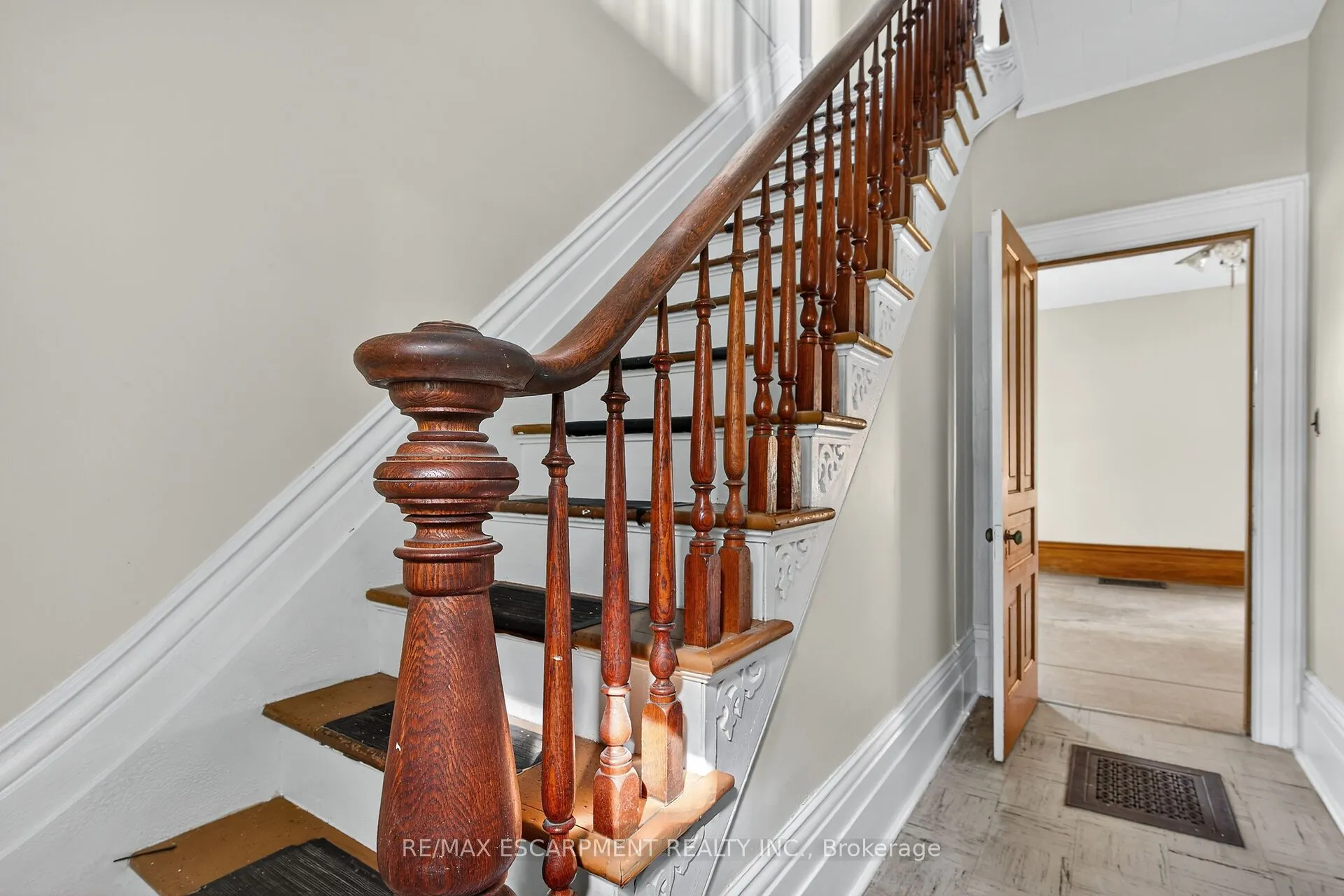 534 Haldimand Road 32