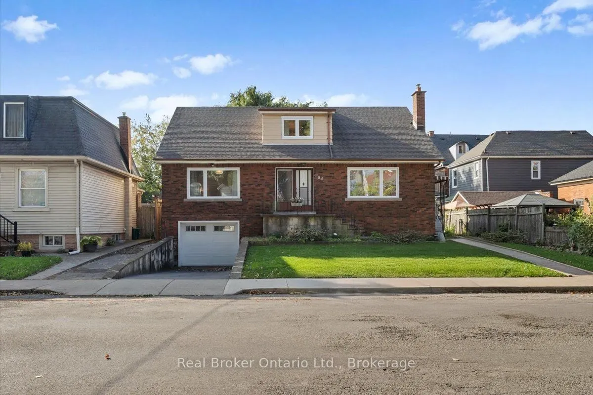 106 Simcoe Street E