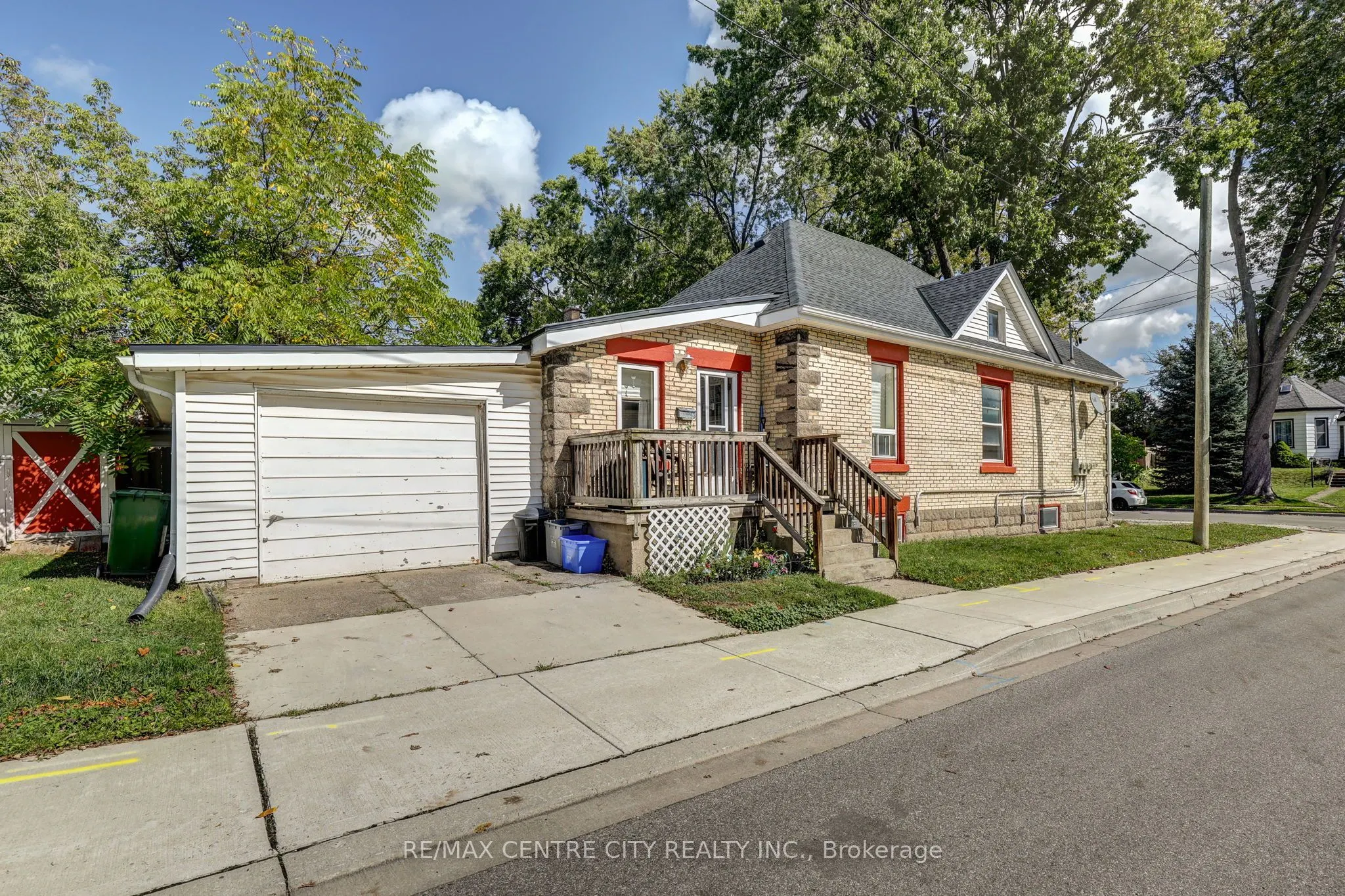 16 Woodworth Avenue