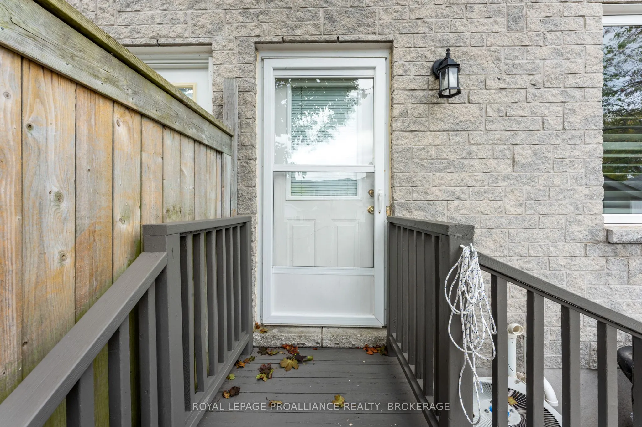 39 Mowat Avenue