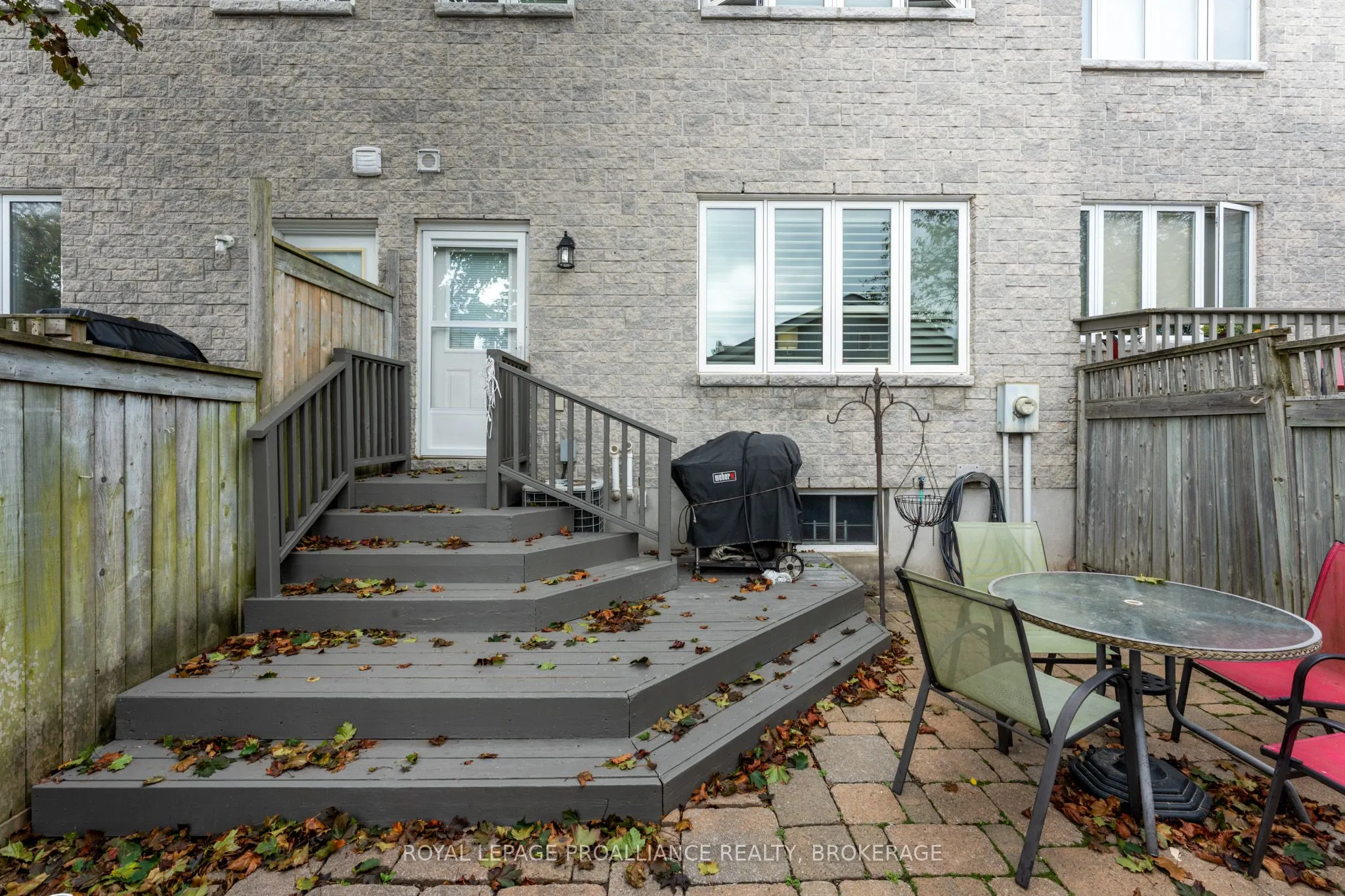 39 Mowat Avenue