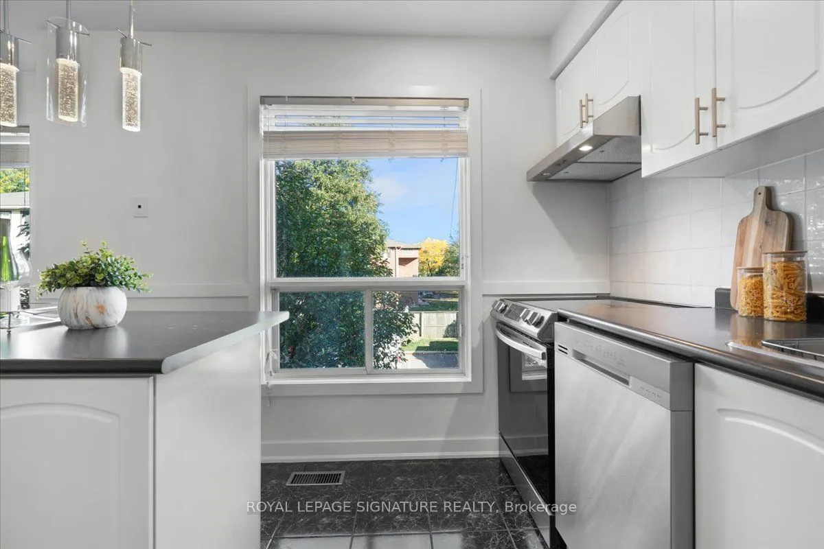 384 Limeridge Road E, #11