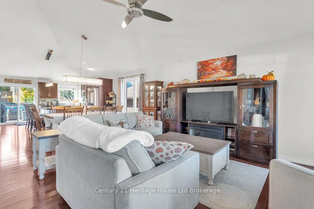 447 Alan Crescent