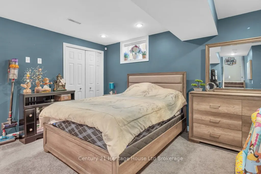 447 Alan Crescent
