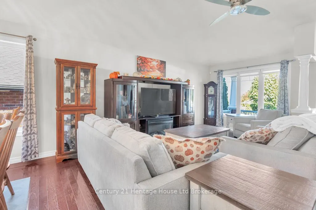 447 Alan Crescent