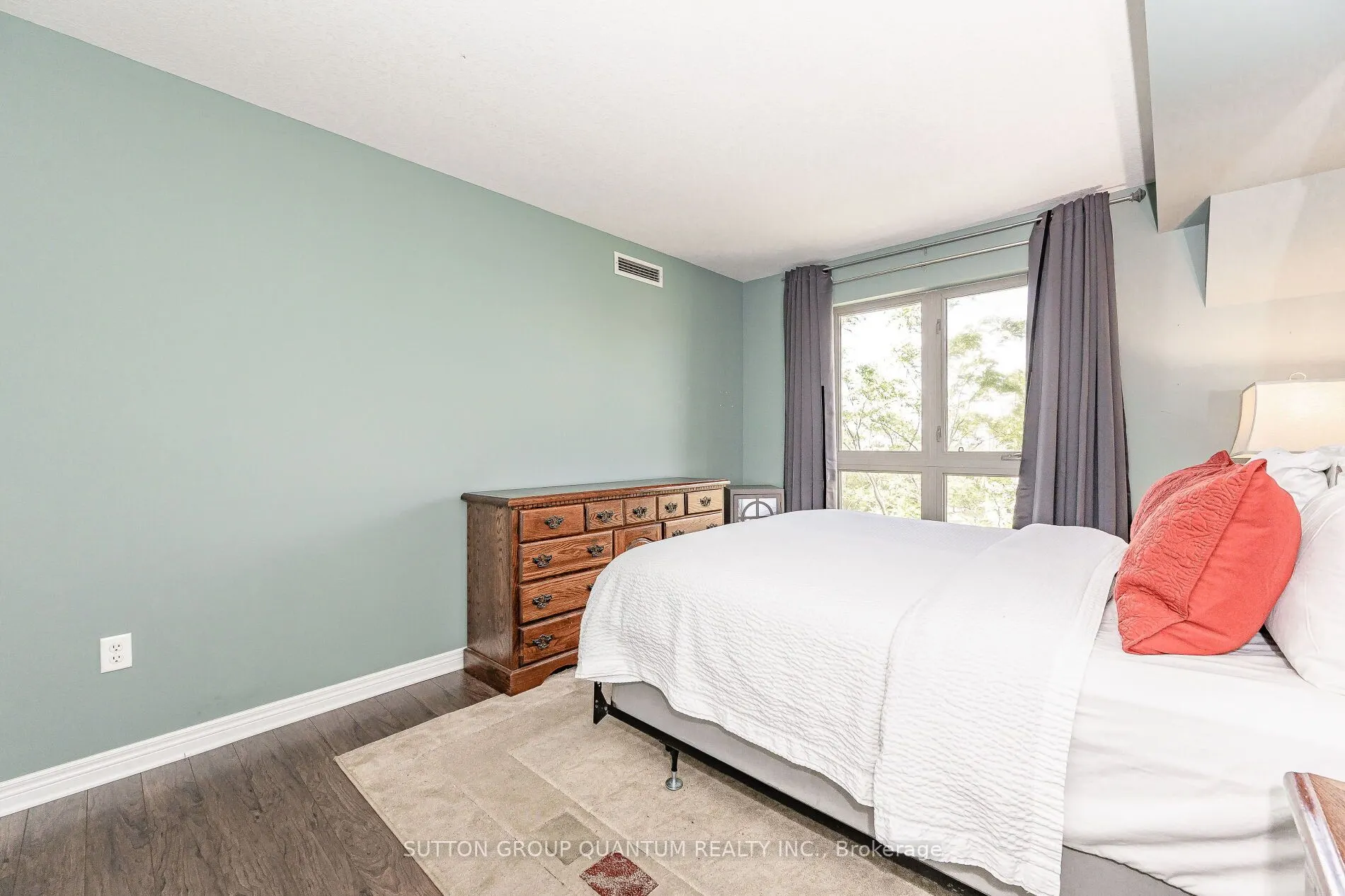 56 Kerman Avenue S, #313