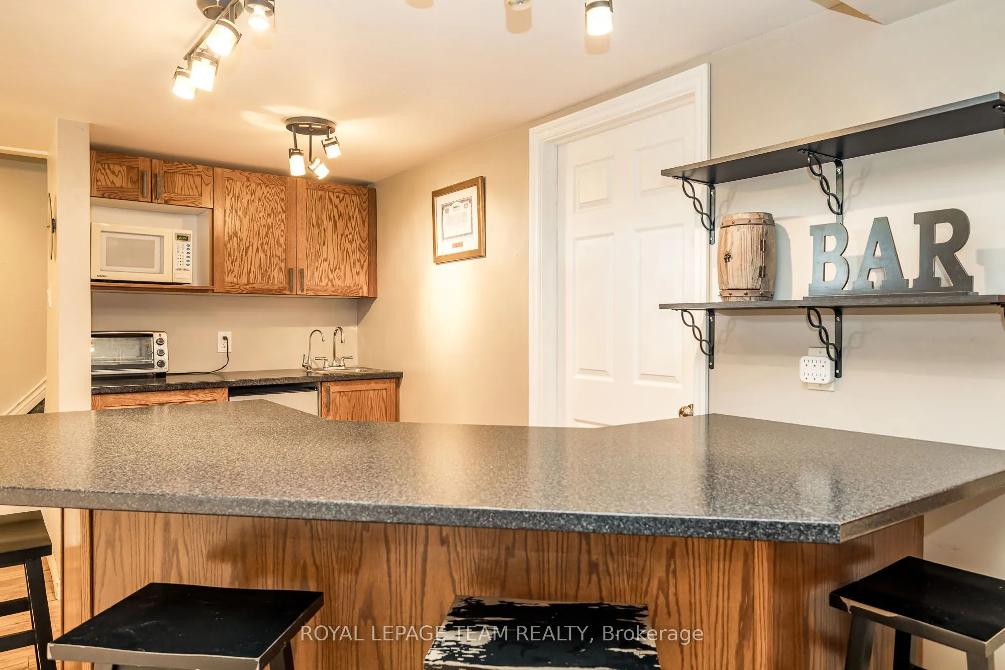 1234 Kinburn Side Road