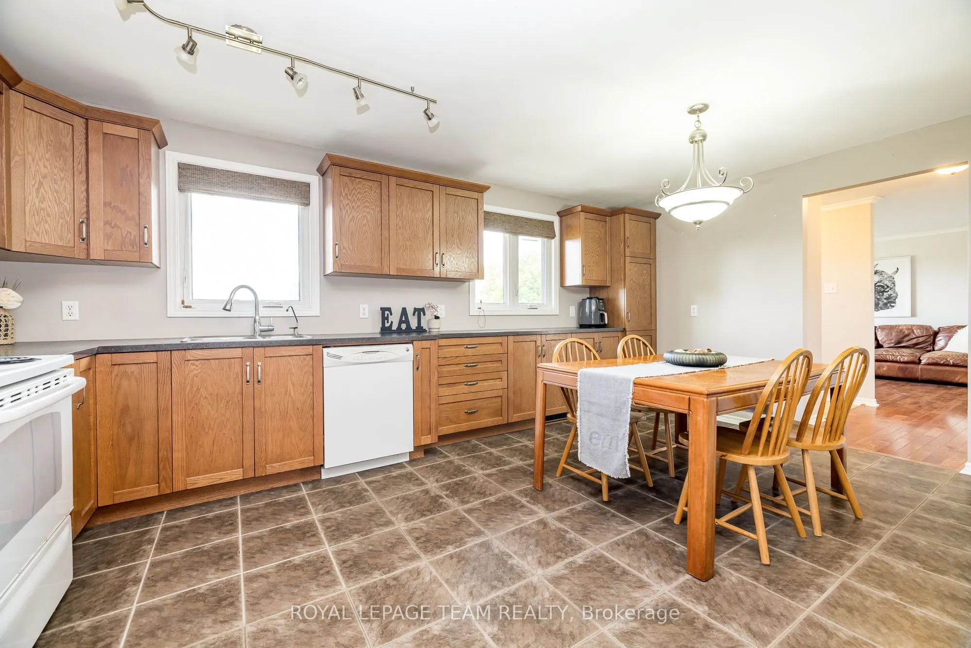 1234 Kinburn Side Road