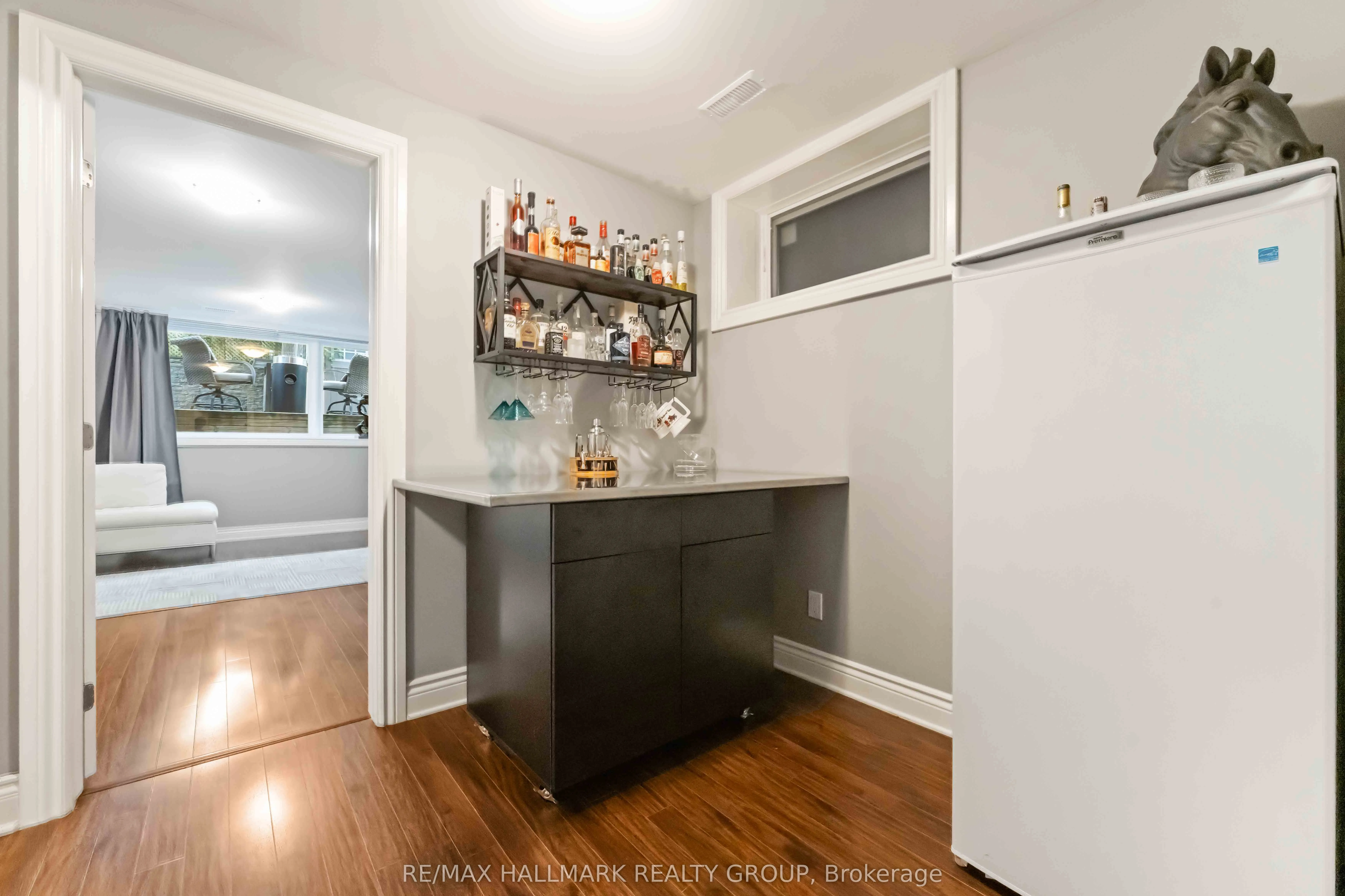142 Queen Mary Street, #A