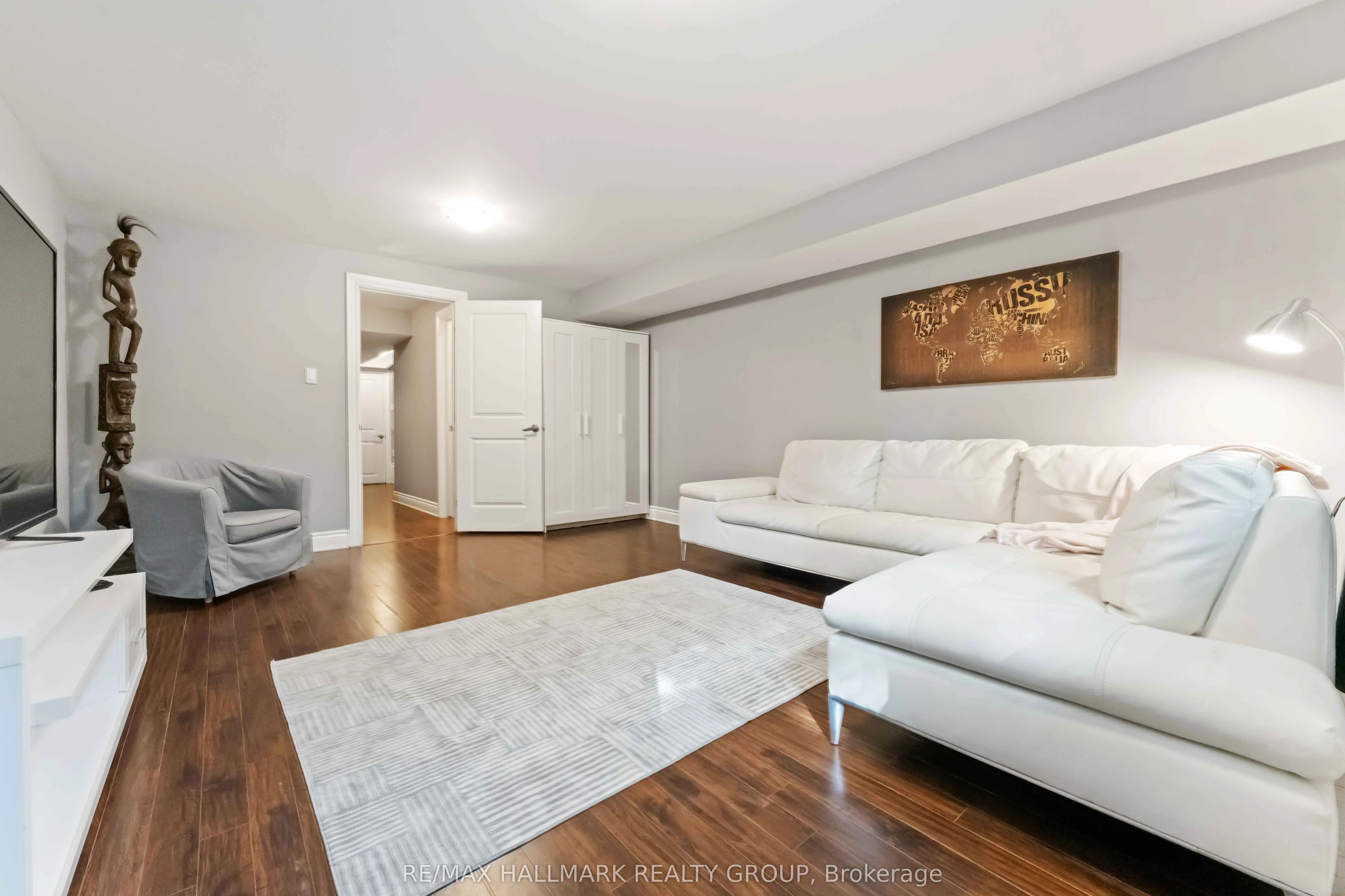 142 Queen Mary Street, #A