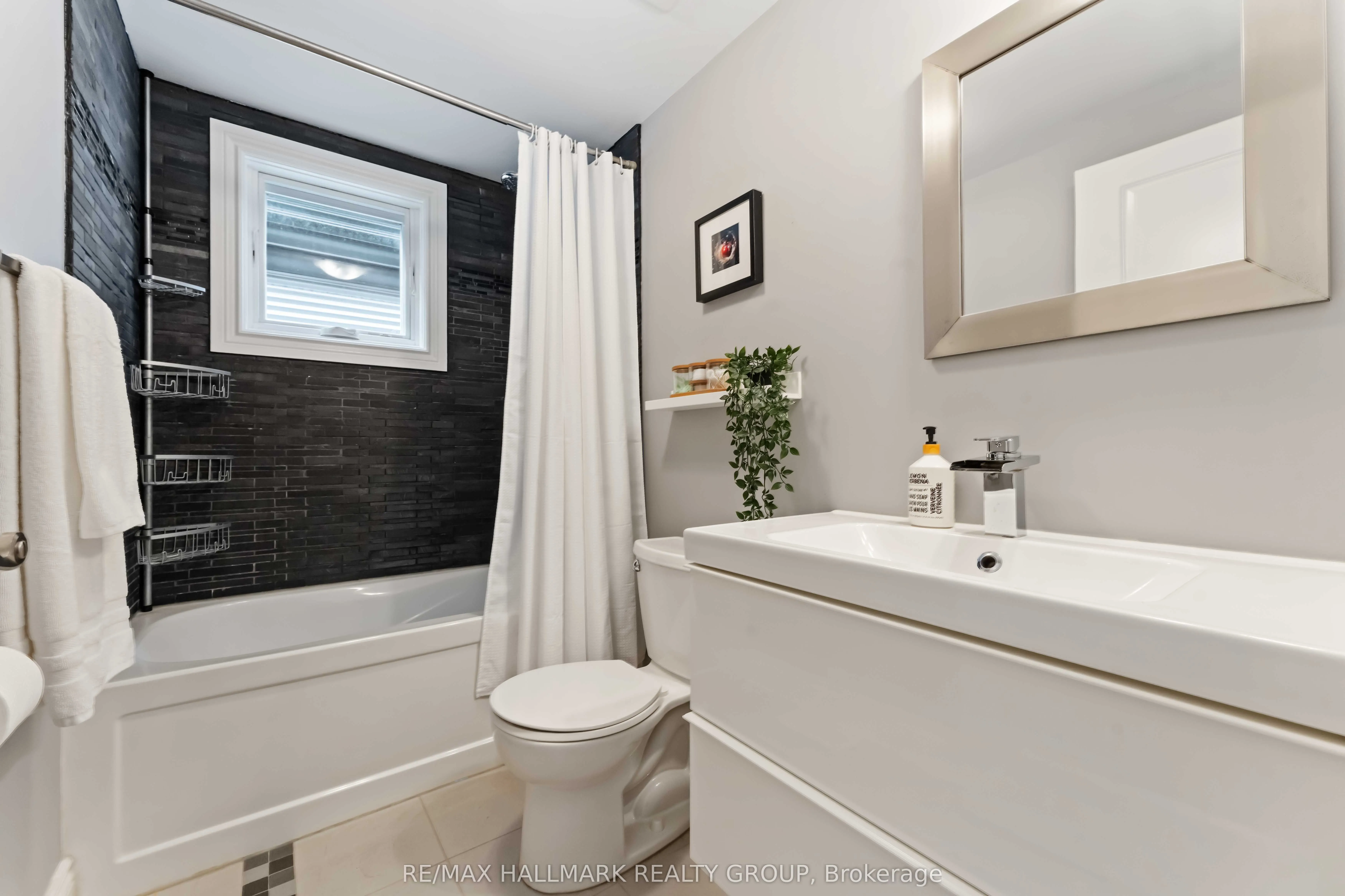 142 Queen Mary Street, #A
