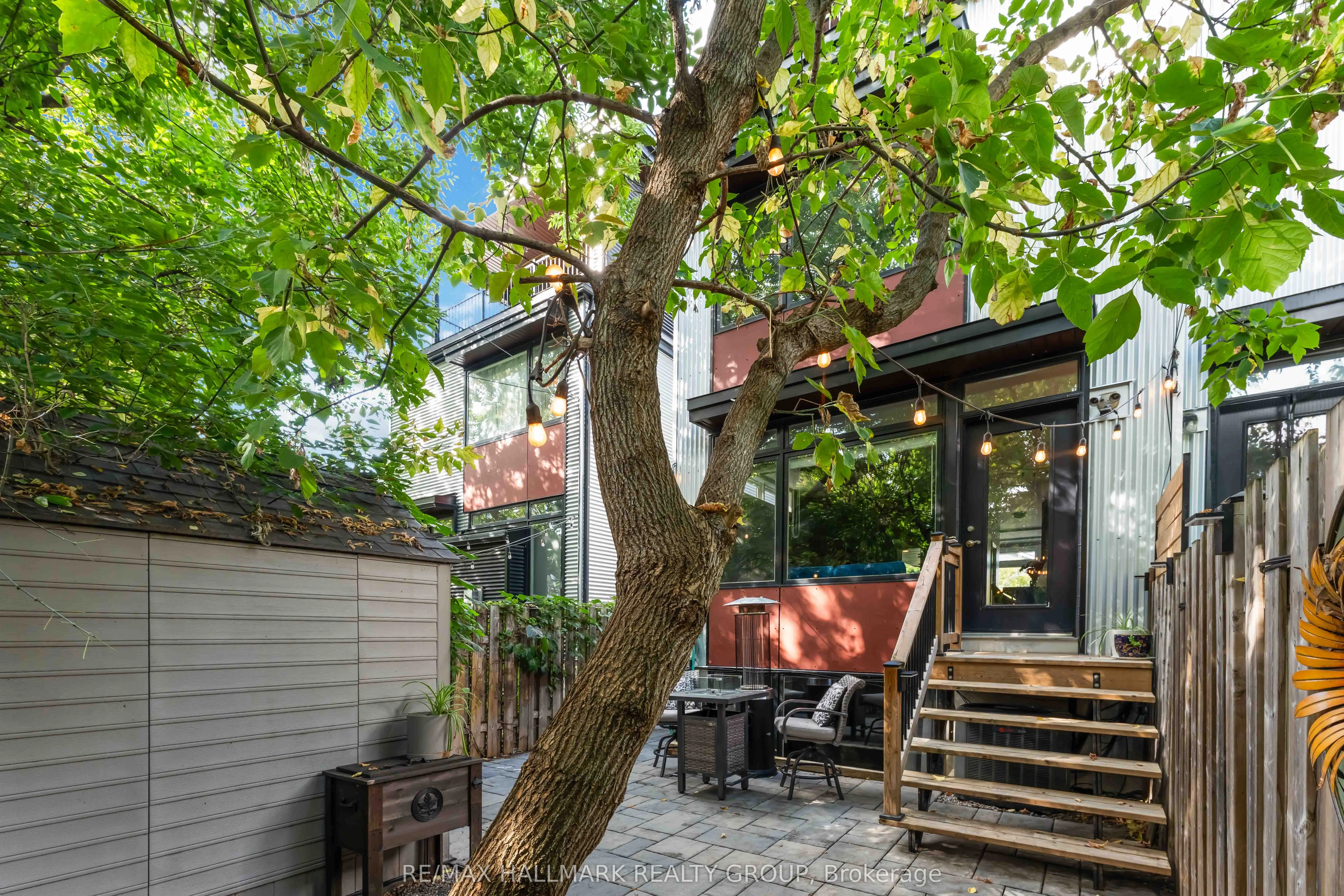 142 Queen Mary Street, #A