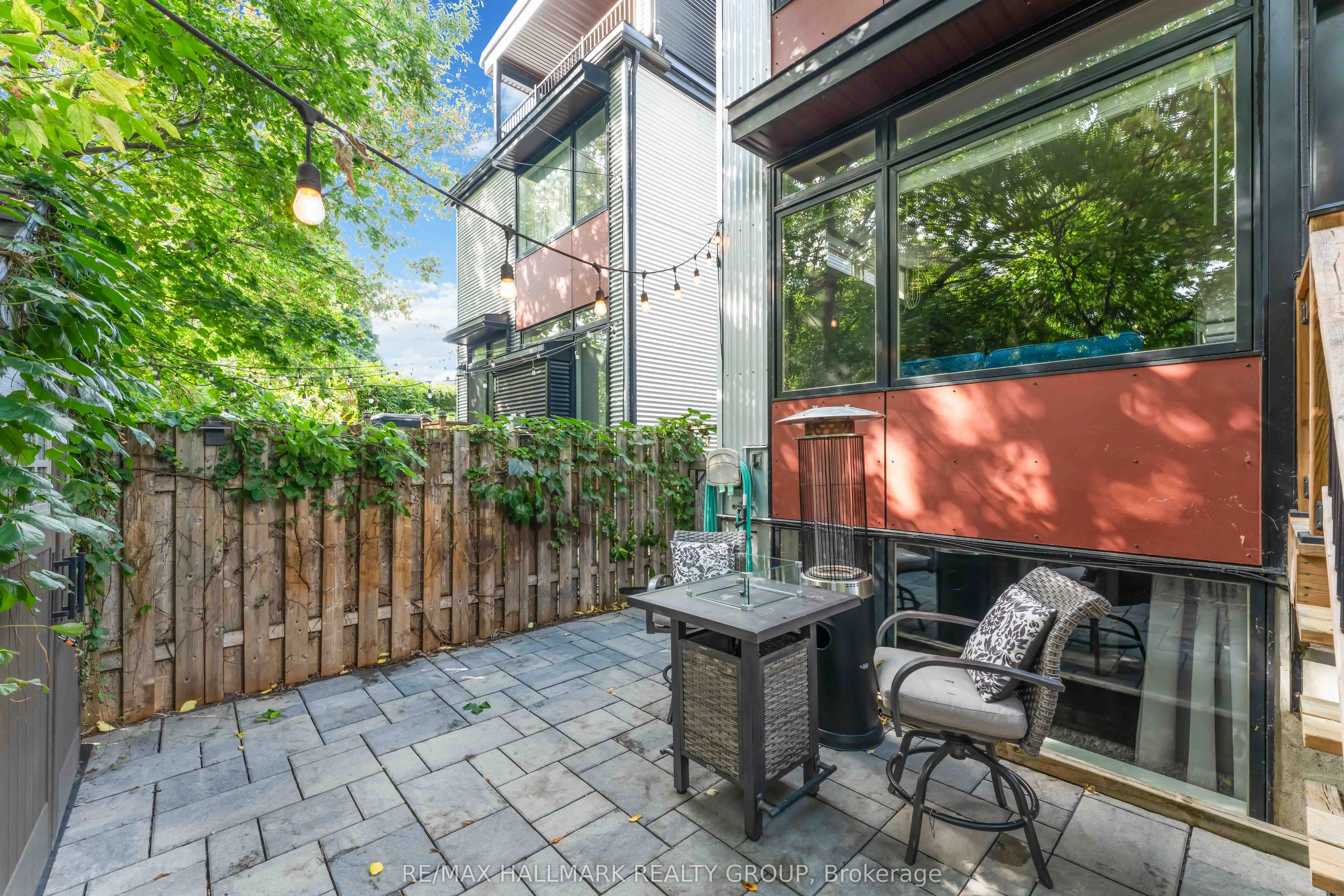 142 Queen Mary Street, #A