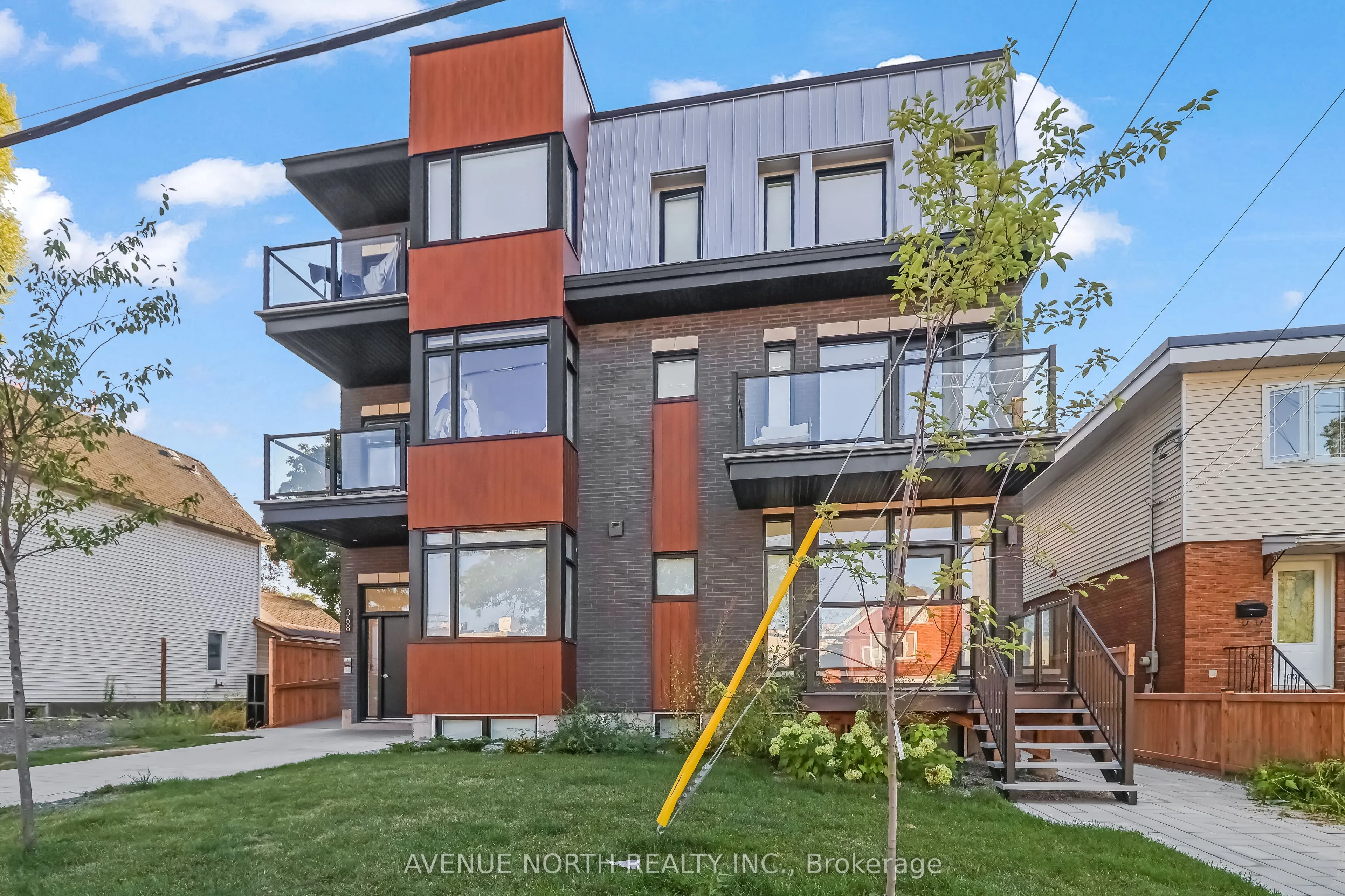 368 Tweedsmuir Avenue, #301
