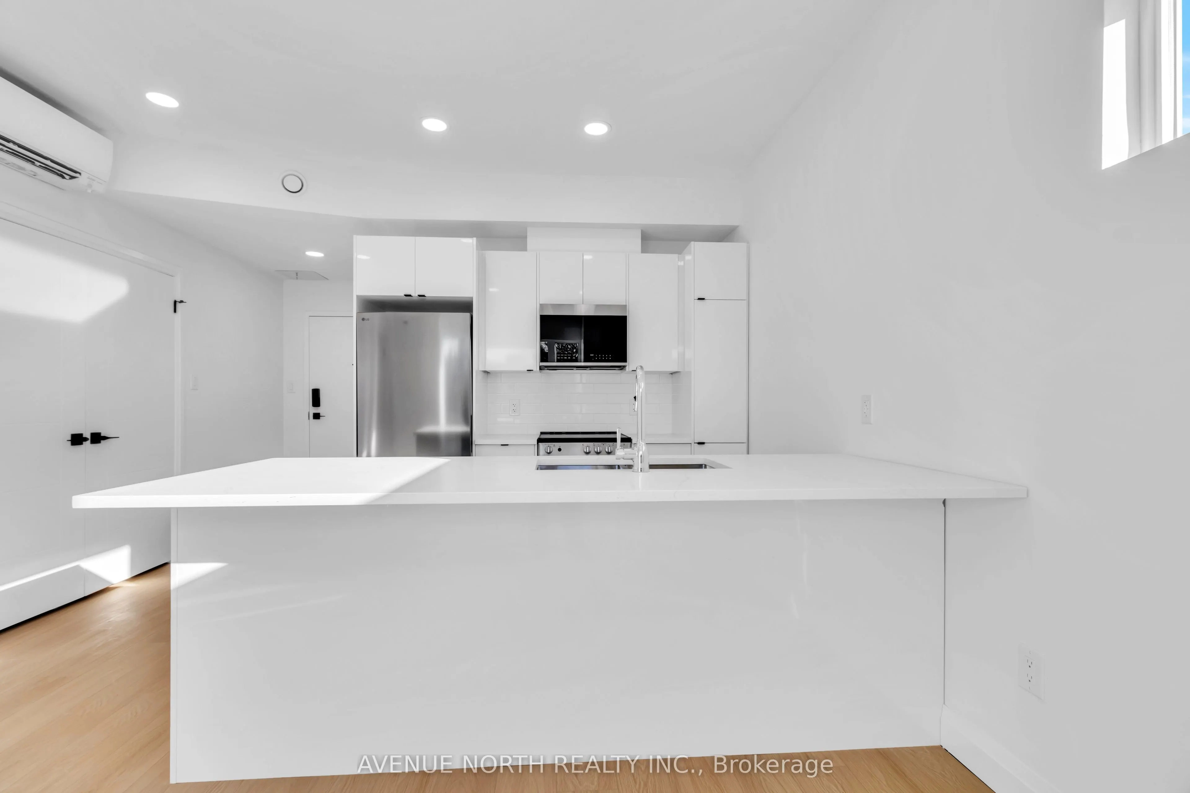368 Tweedsmuir Avenue, #301