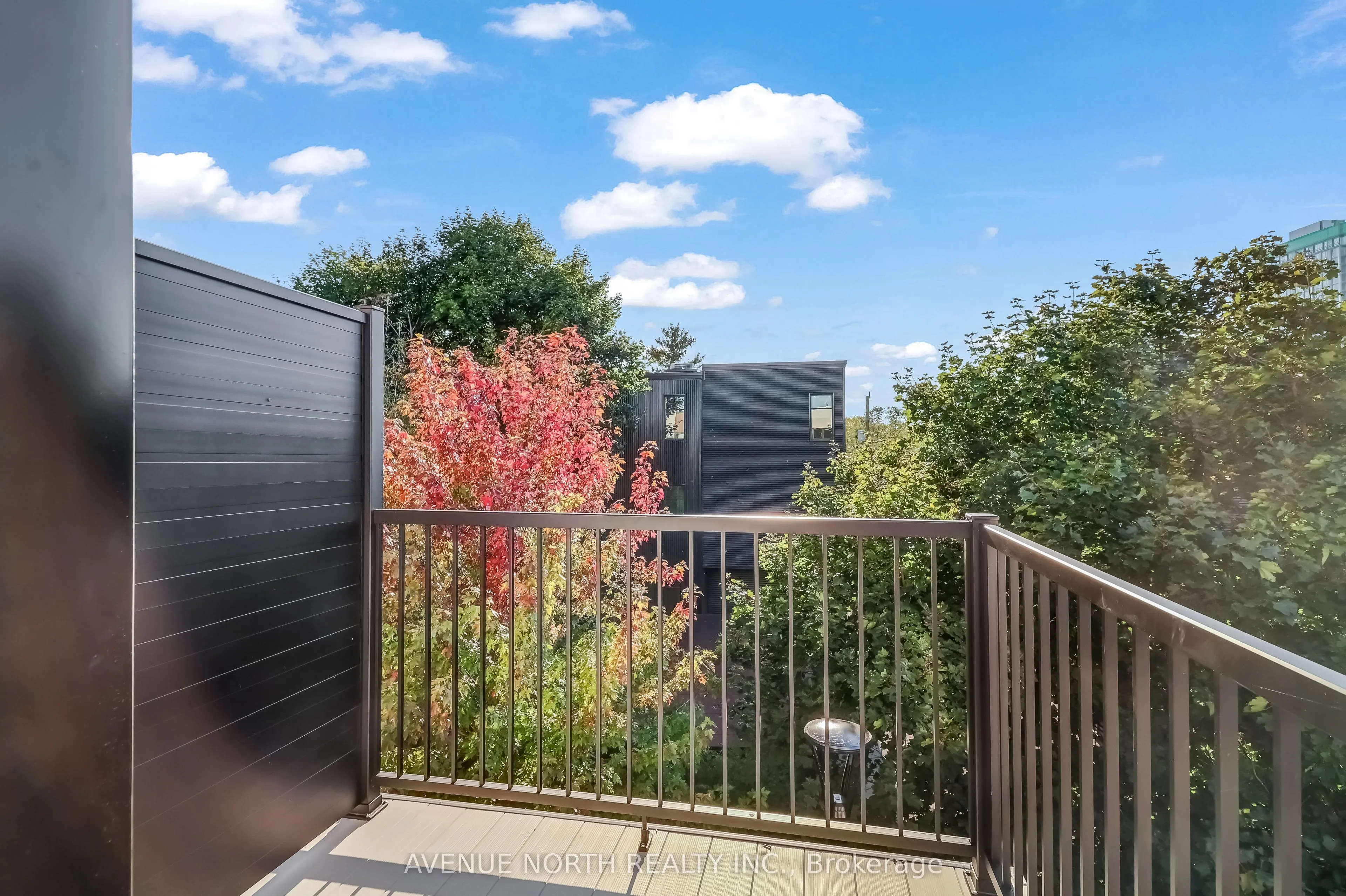 368 Tweedsmuir Avenue, #301