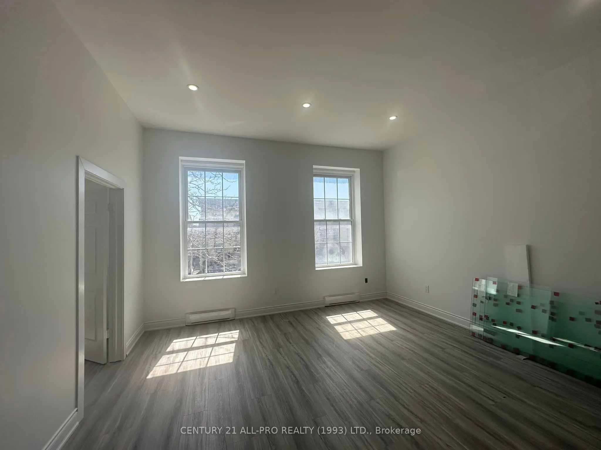 82 King Street W, #Unit 1
