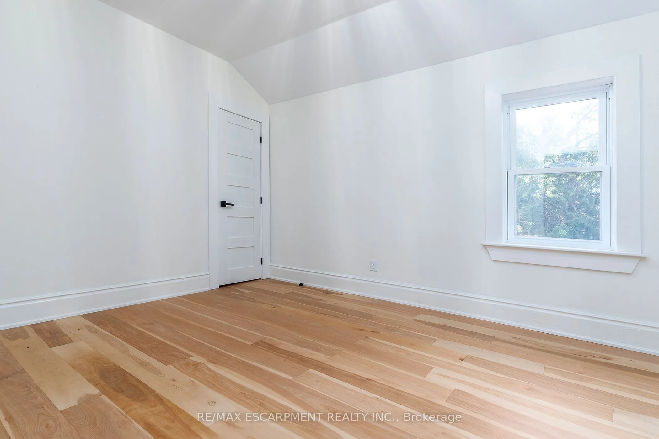 237 MAIN Street E