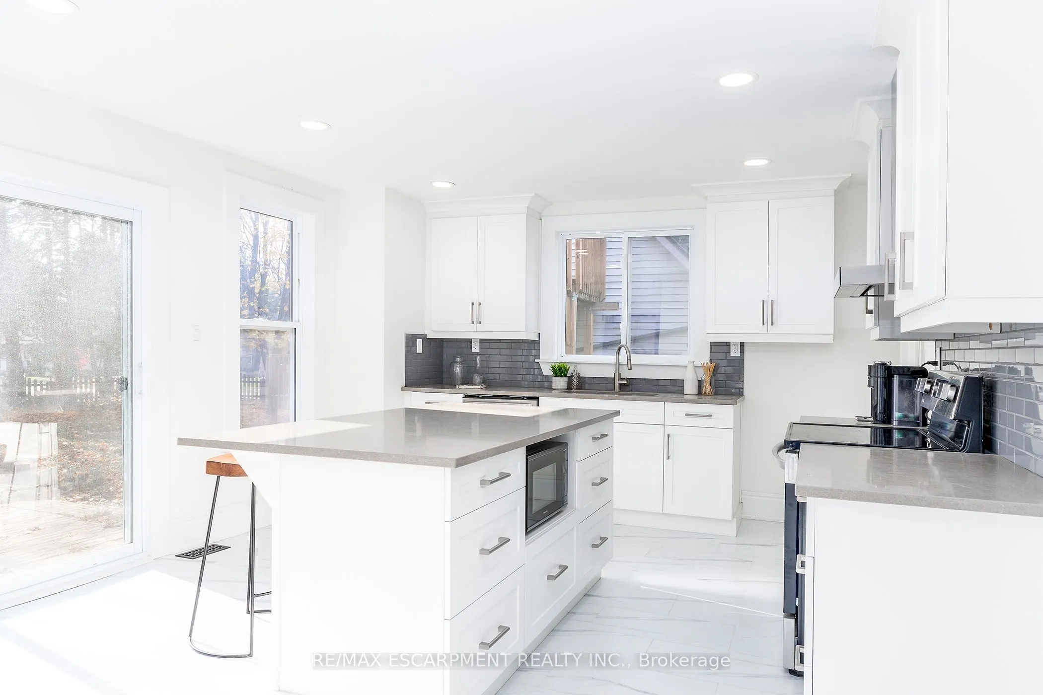 237 MAIN Street E