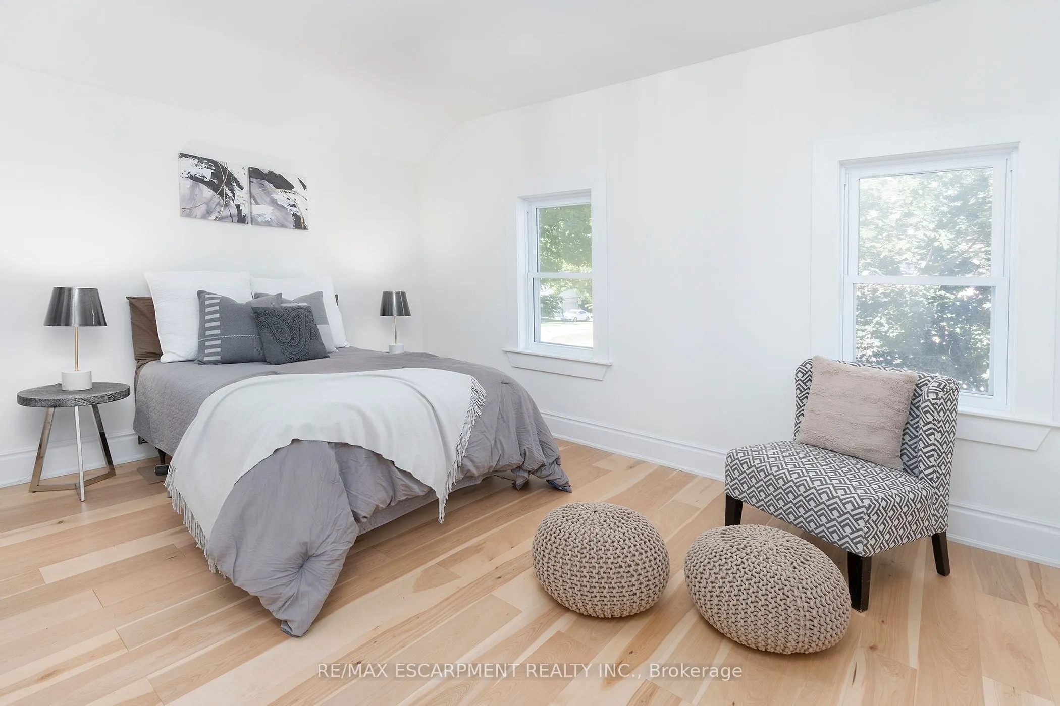 237 MAIN Street E