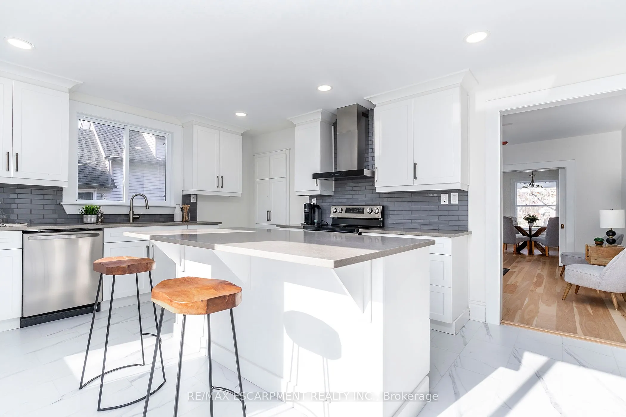 237 MAIN Street E
