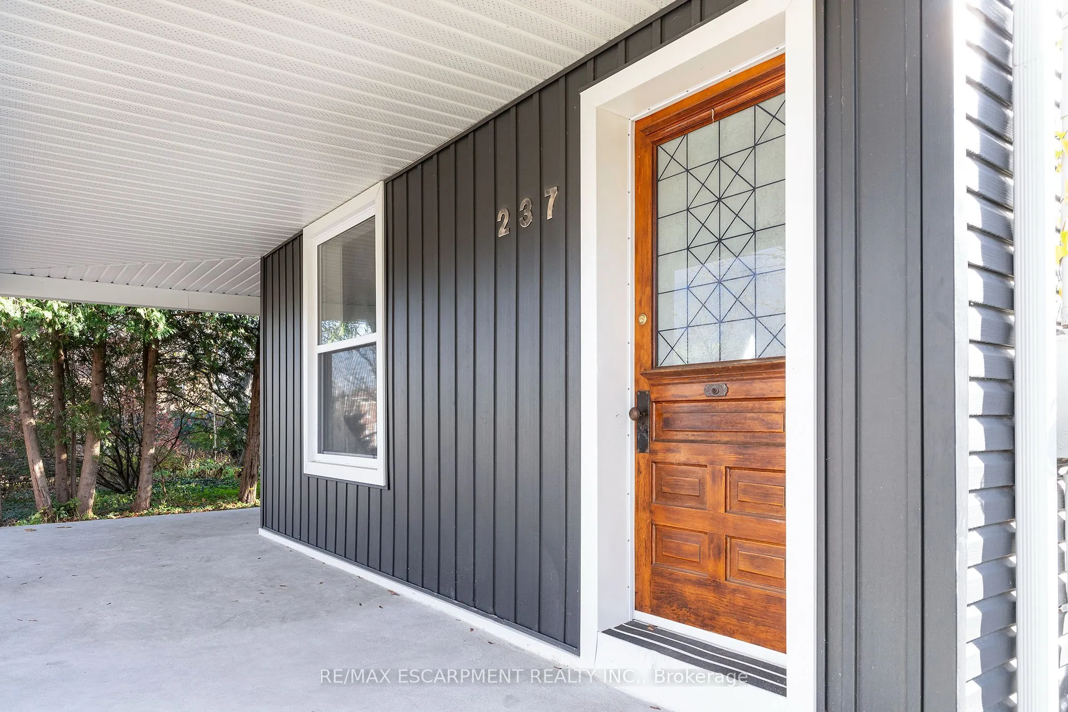 237 MAIN Street E