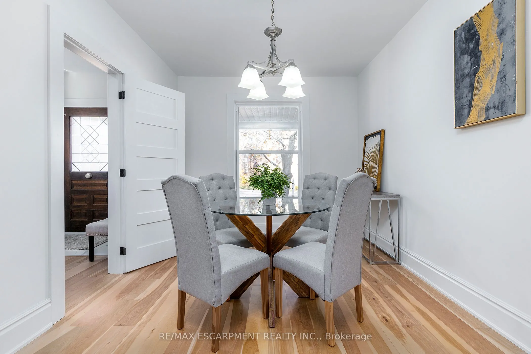 237 MAIN Street E