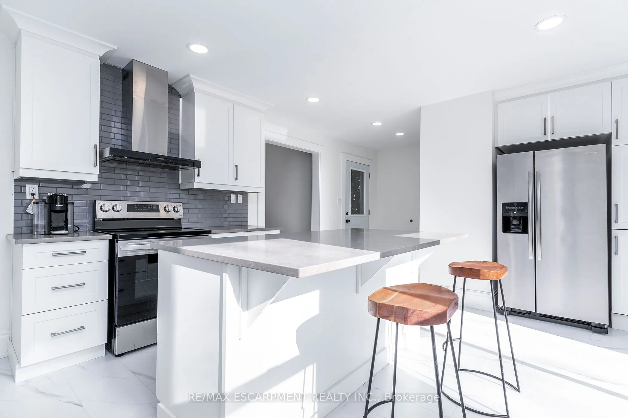 237 MAIN Street E
