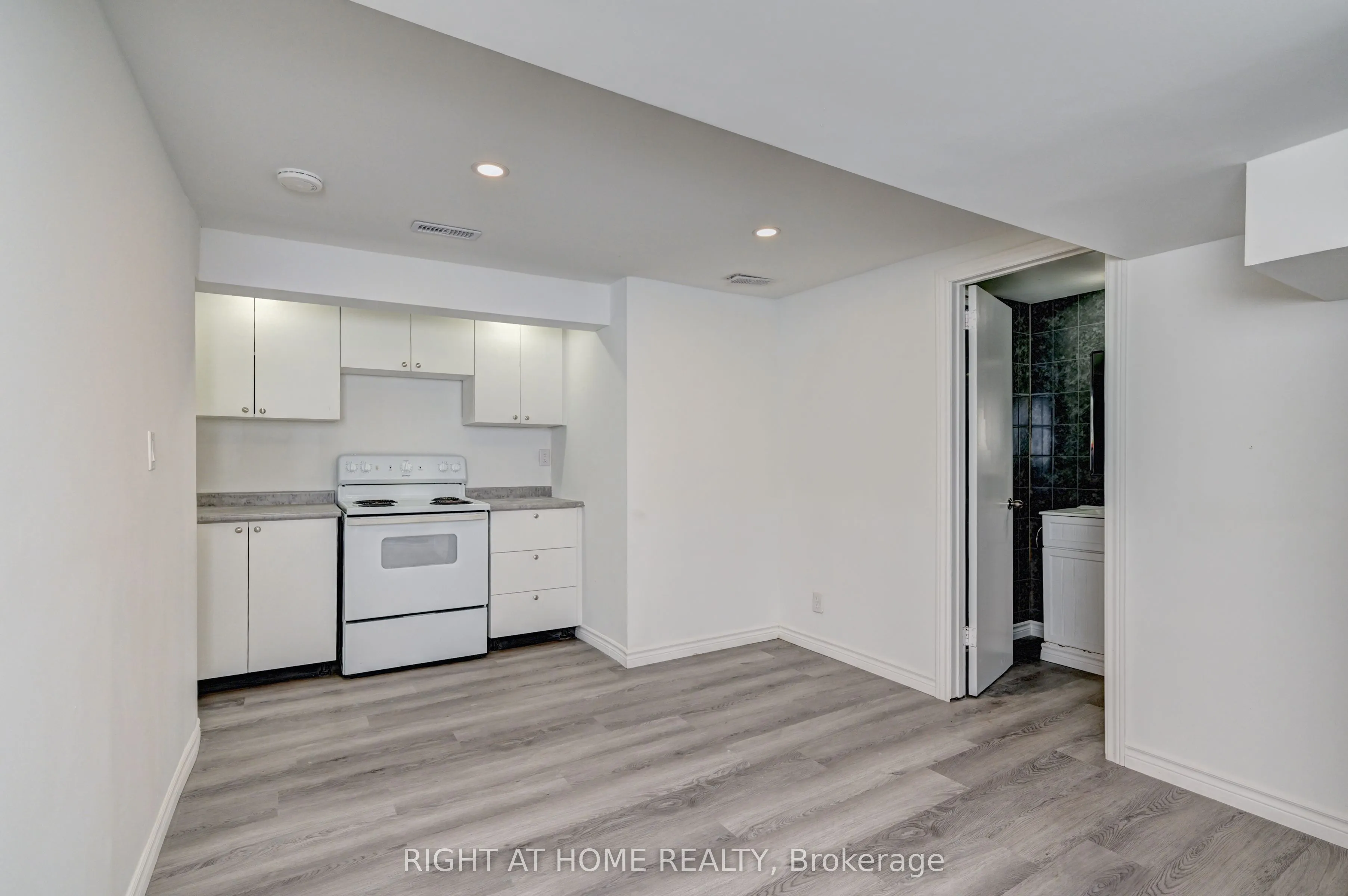 10 Monroe Street N